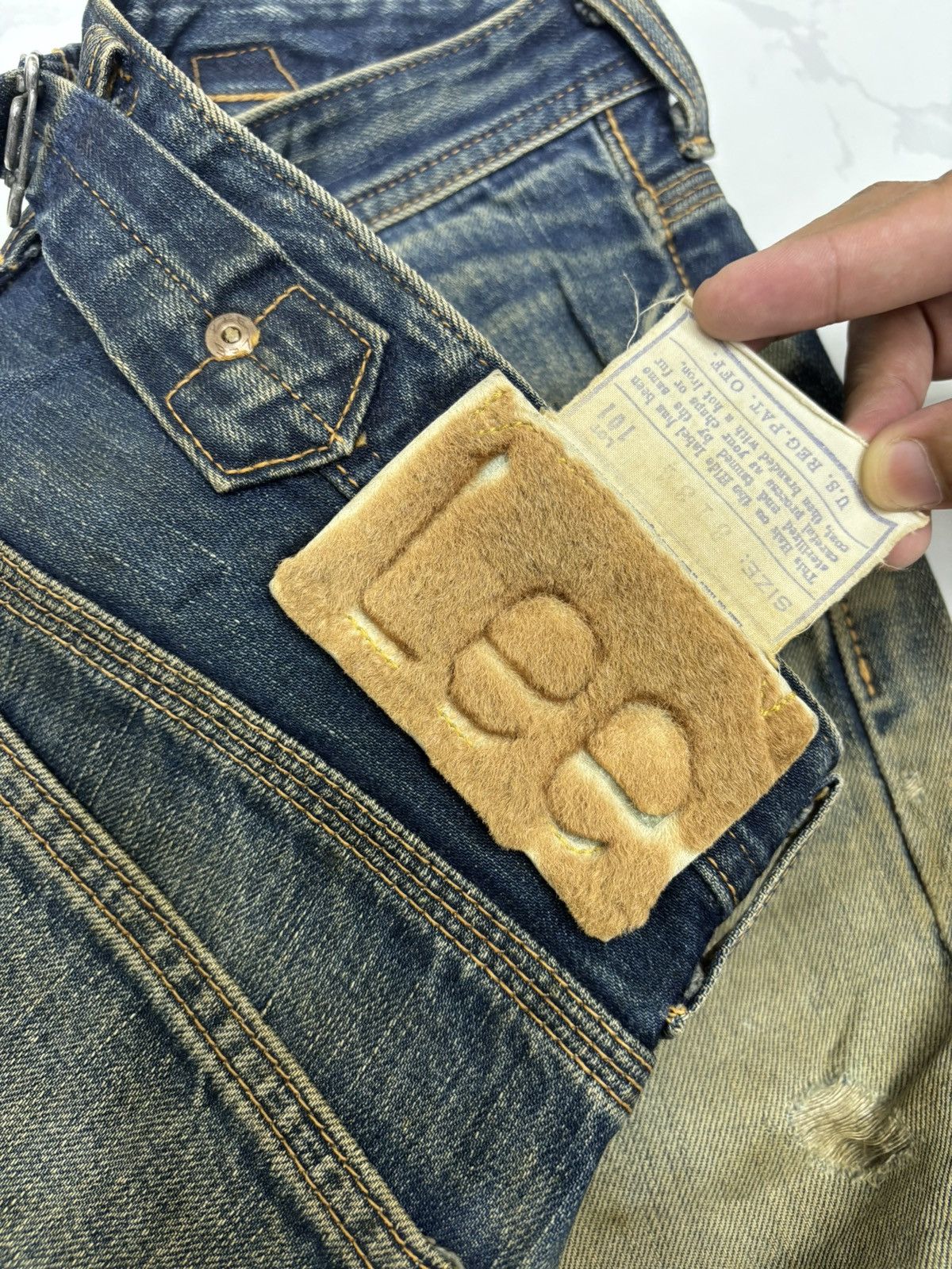 Lee 🔥VINTAGE LEE COWBOY SELVEDGE BUCKLE BACK DISTRESSED DENIM Size US 31 - 11 Thumbnail