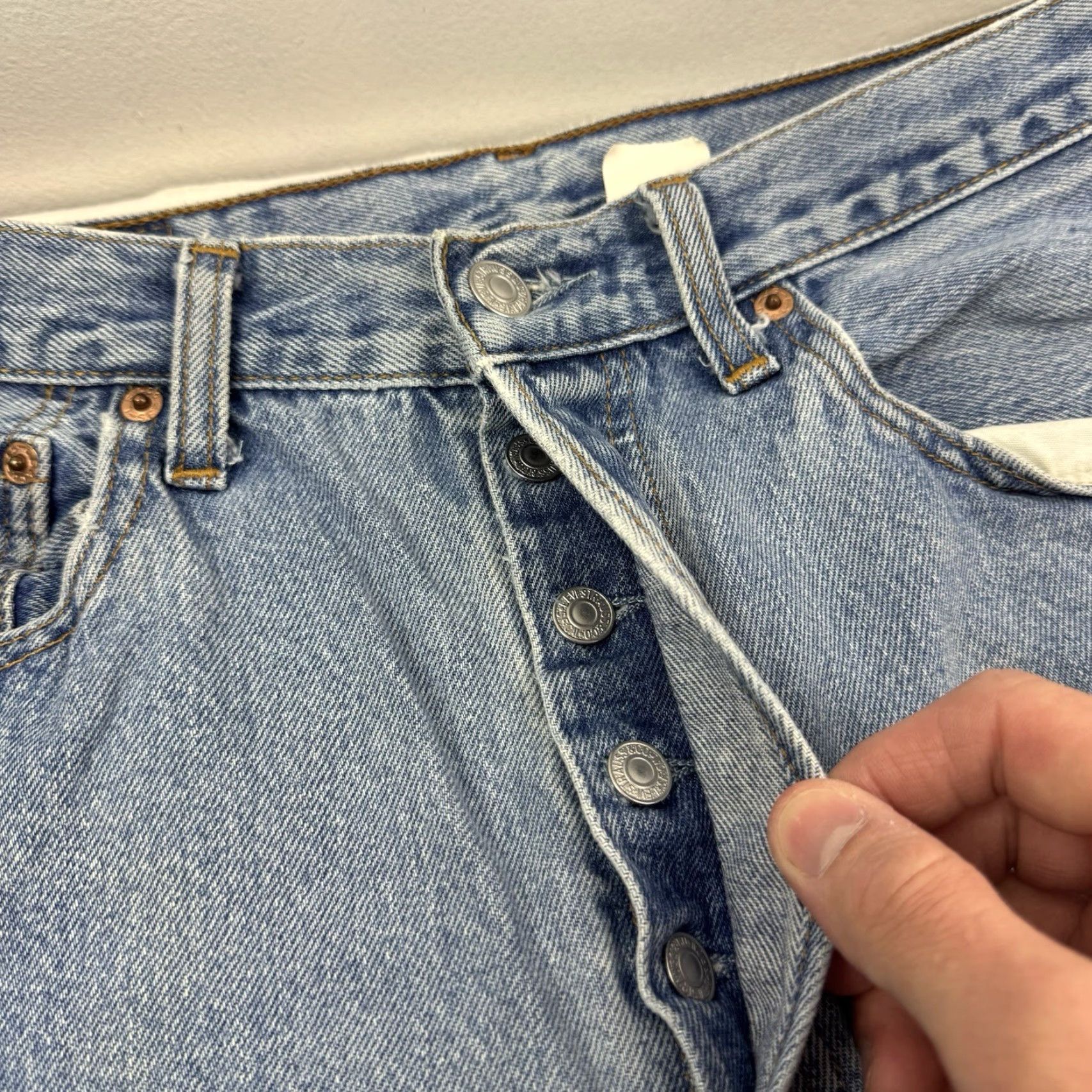 Levi's VINTAGE Levi's 501 Jeans Adult 33x32 Button Fly Straight Mens Blue 90s Denim Size US 33 - 3 Thumbnail