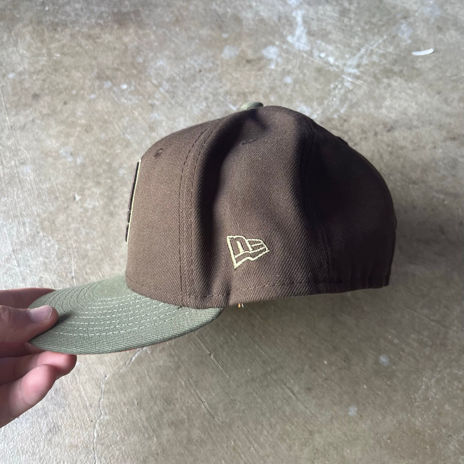 Vintage NEW ERA NEW YORK YANKEES LOGO BROWN 7 1/8 Size ONE SIZE - 3 Thumbnail