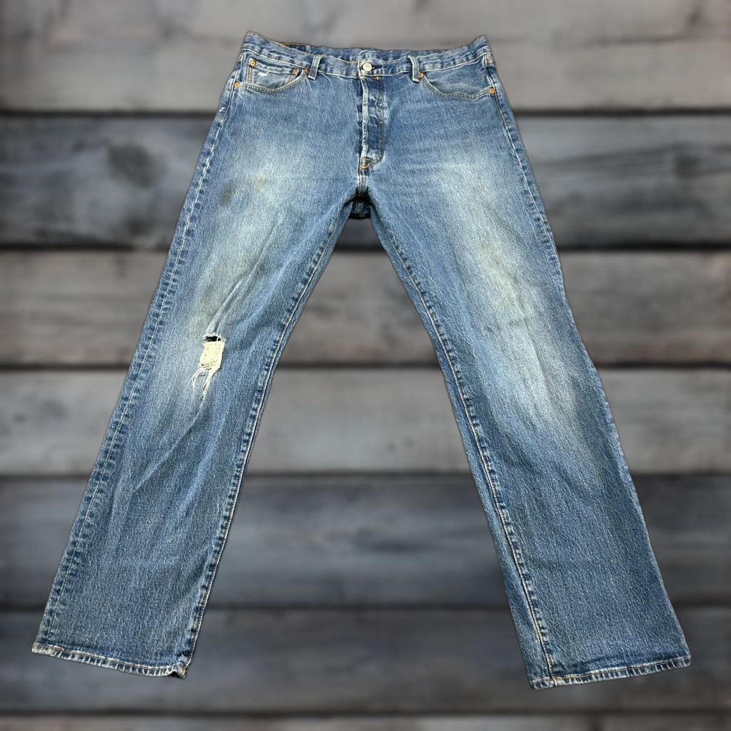 Levi's VINTAGE Levi's 501 Jeans Mens 36x32 Blue Regular Fit Distressed Straight Jeans Regular Mens Blue Distressed Pockets 500 Series Levi's 501 Size US 36 / EU 52 - 1 Thumbnail