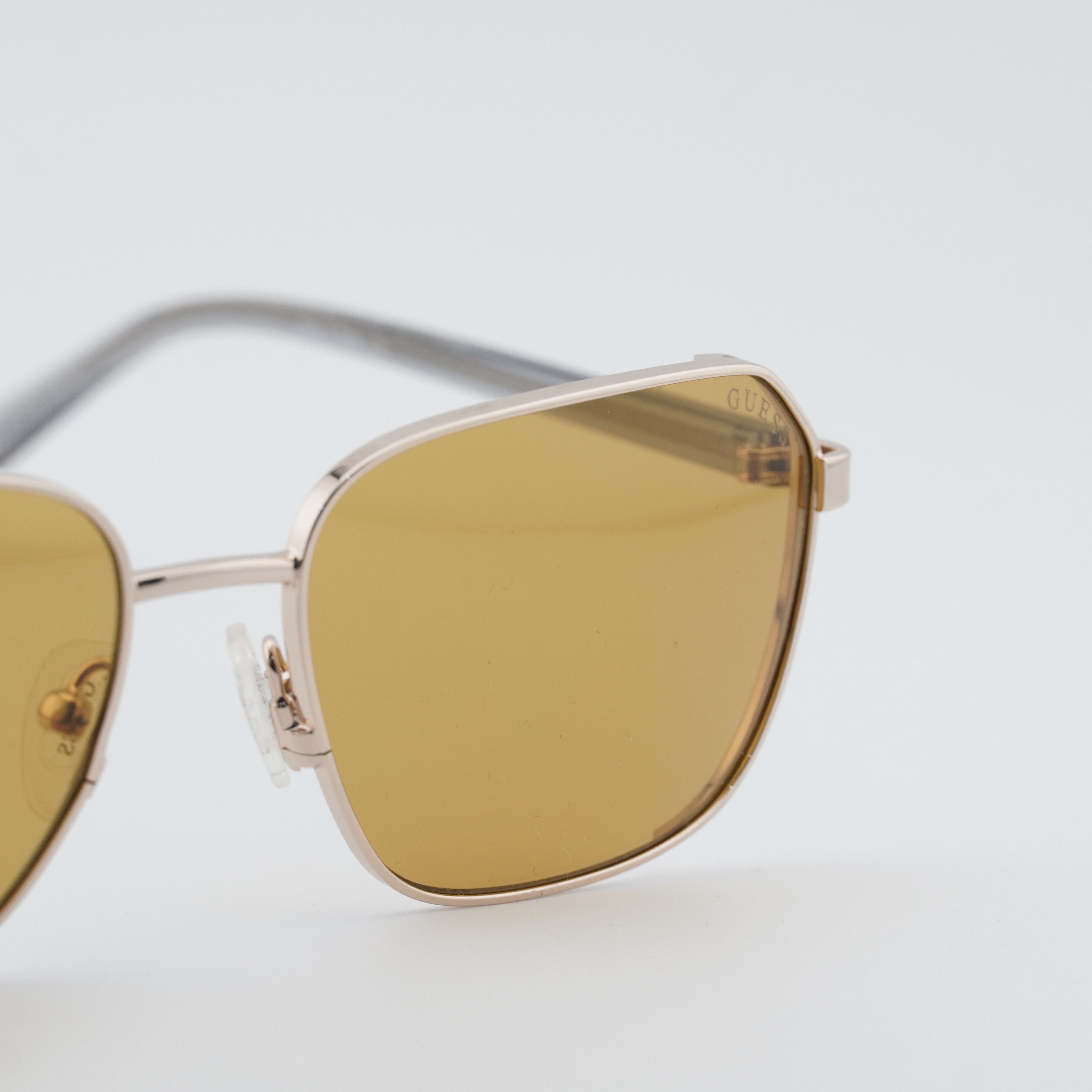Guess Guess GU00117 32E Sunglasses 57mm Gold Square Frame Size ONE SIZE - 6 Thumbnail