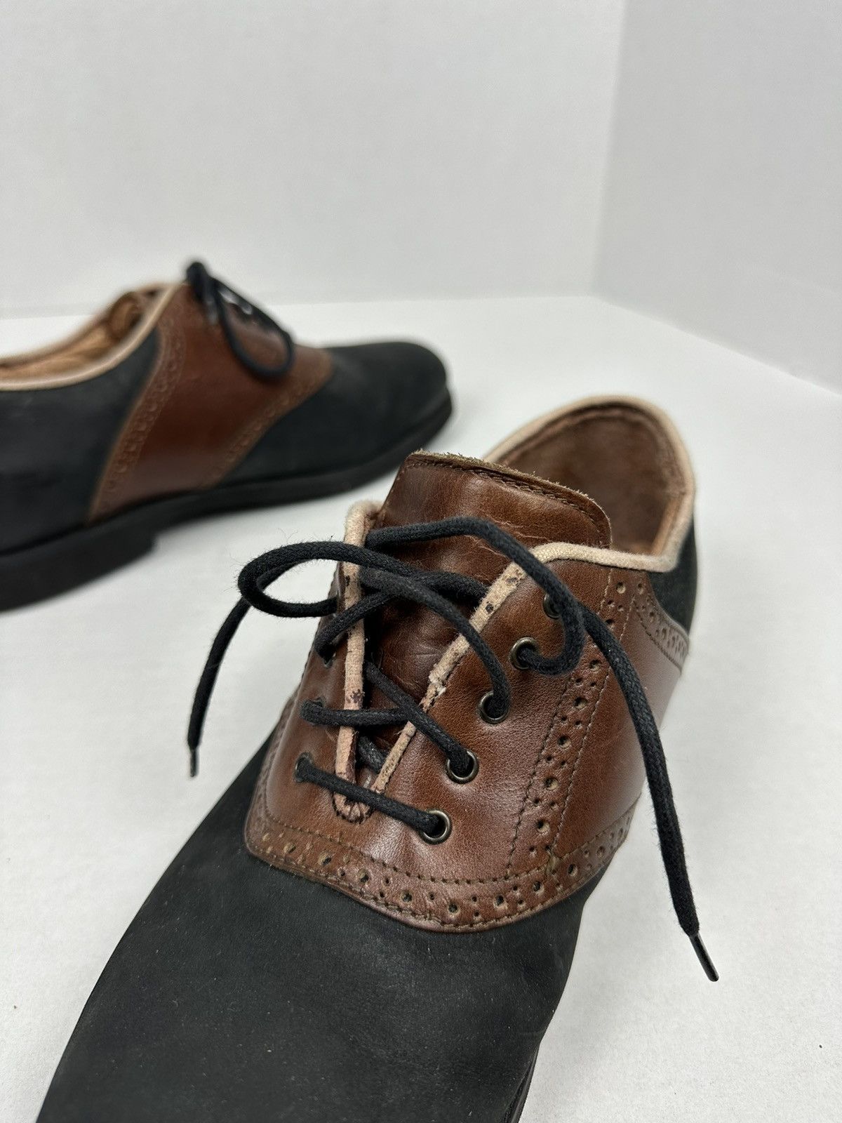 Florsheim × Vibram FLORSHEIM Two Tone Black Brown Saddle Shoes Oxford Size US 9.5 / EU 42-43 - 14 Thumbnail