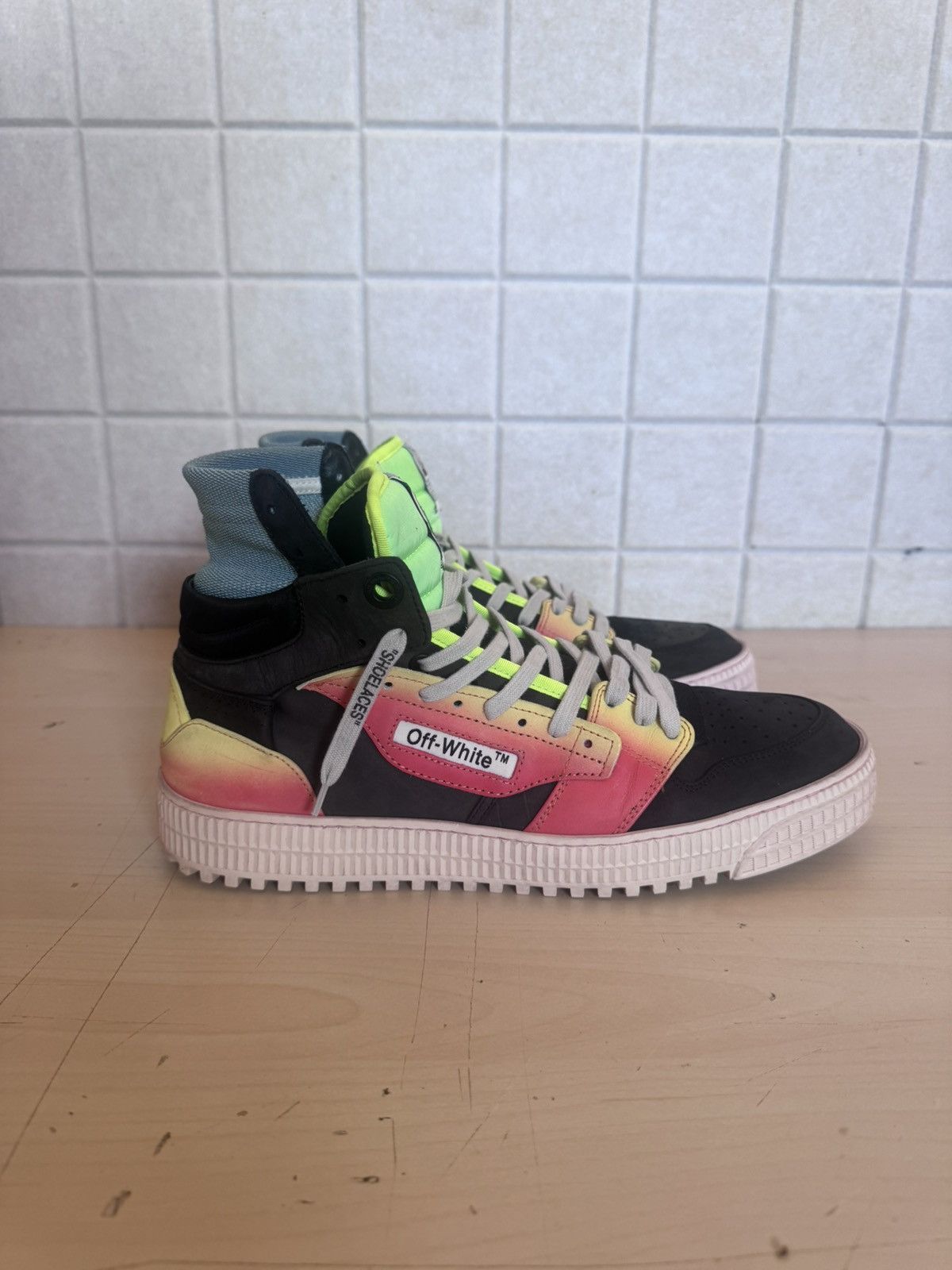 Off-White Off-White Off-Court Sneaker Size US 11 / EU 44 - 1 Thumbnail