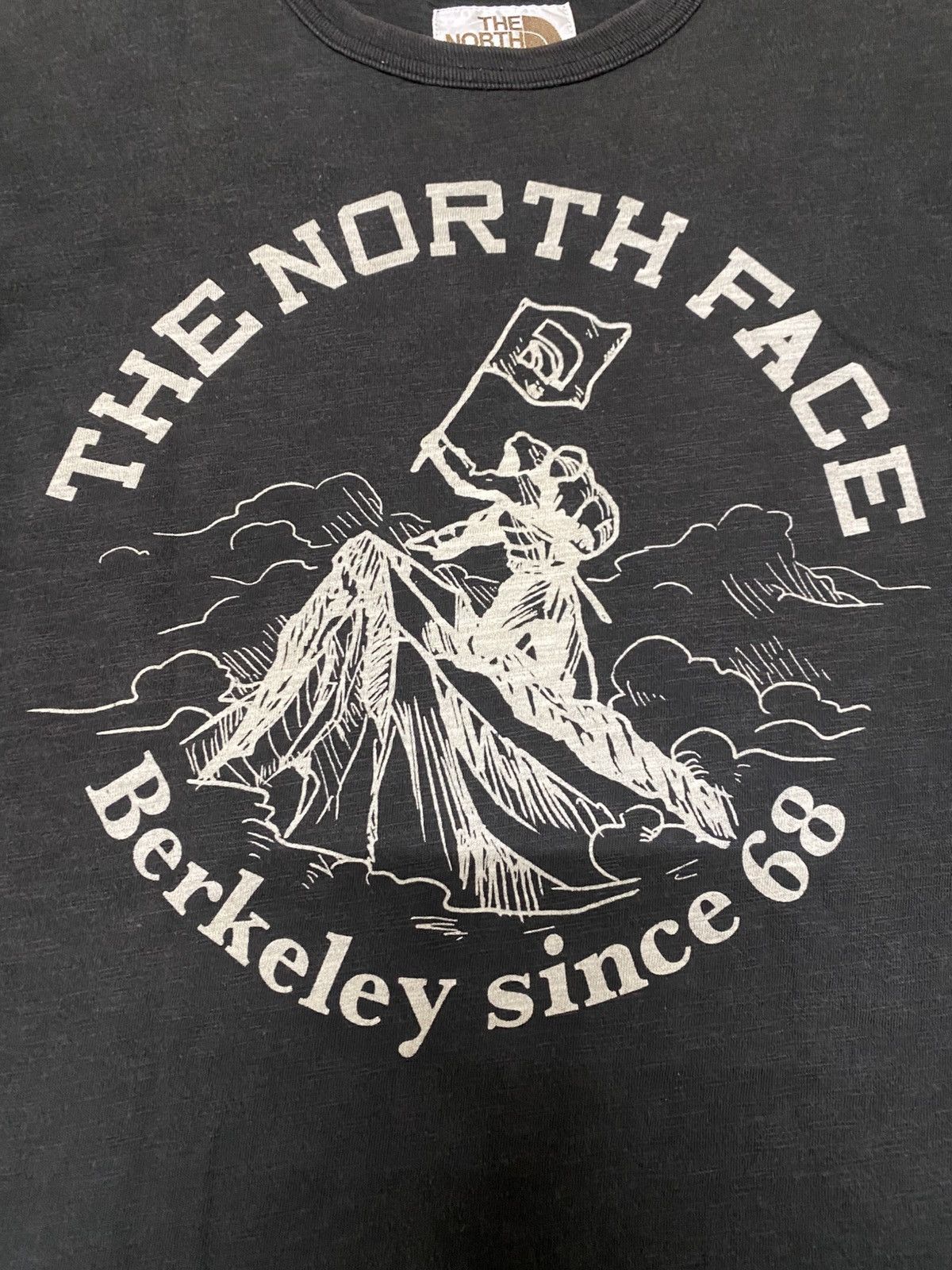 The North Face Vintage 90s The North Face Berkeley tshirt Size US M / EU 48-50 / 2 - 9 Thumbnail