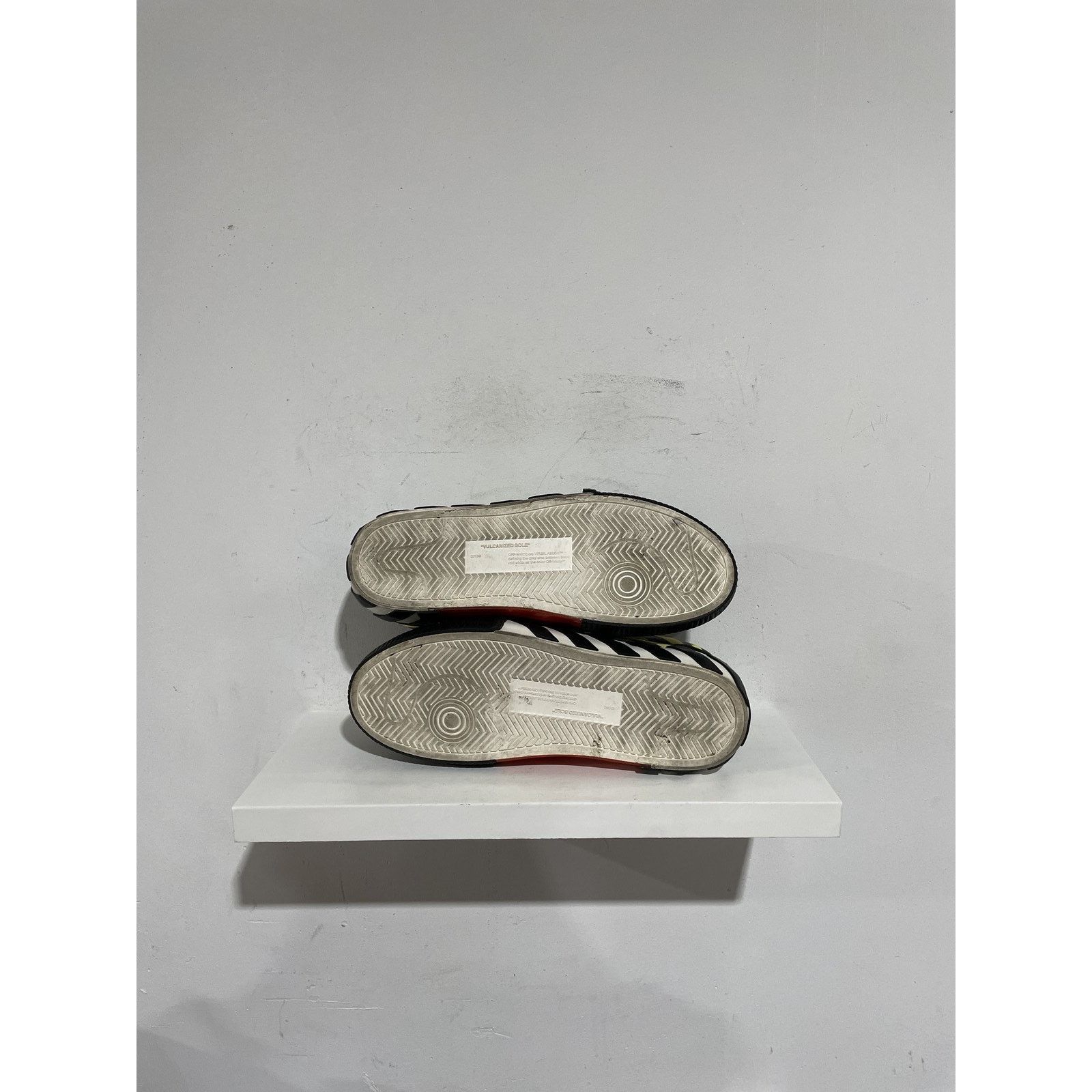Off-White OFF WHITE BLACK VULC LOW SIZE 42 (9 US) PREOWNED Size US 9 / EU 42 - 5 Thumbnail