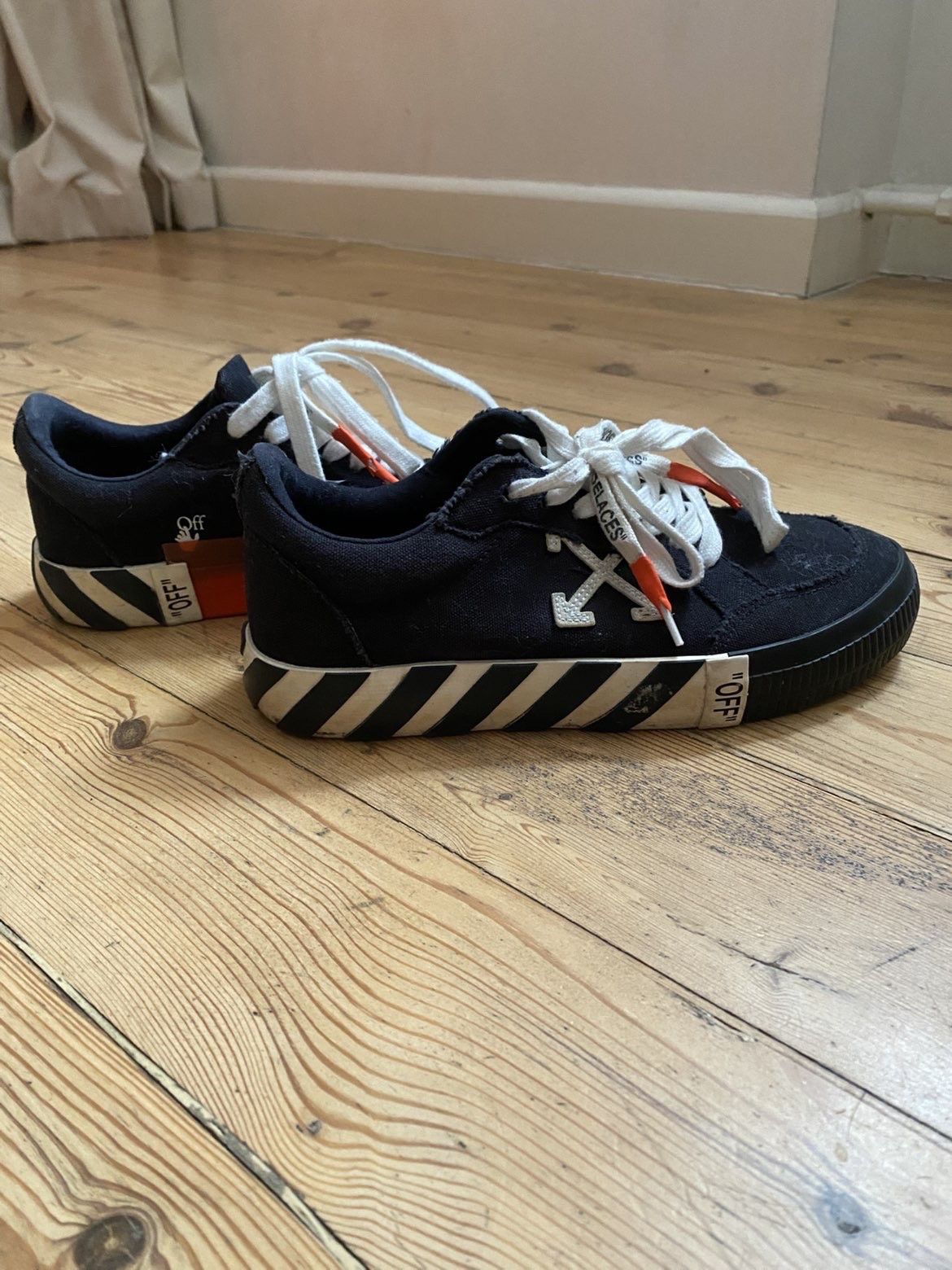 Off-White Off-White Vulc Low Black White Arrow Size US 5.5 / EU 38 - 1 Thumbnail