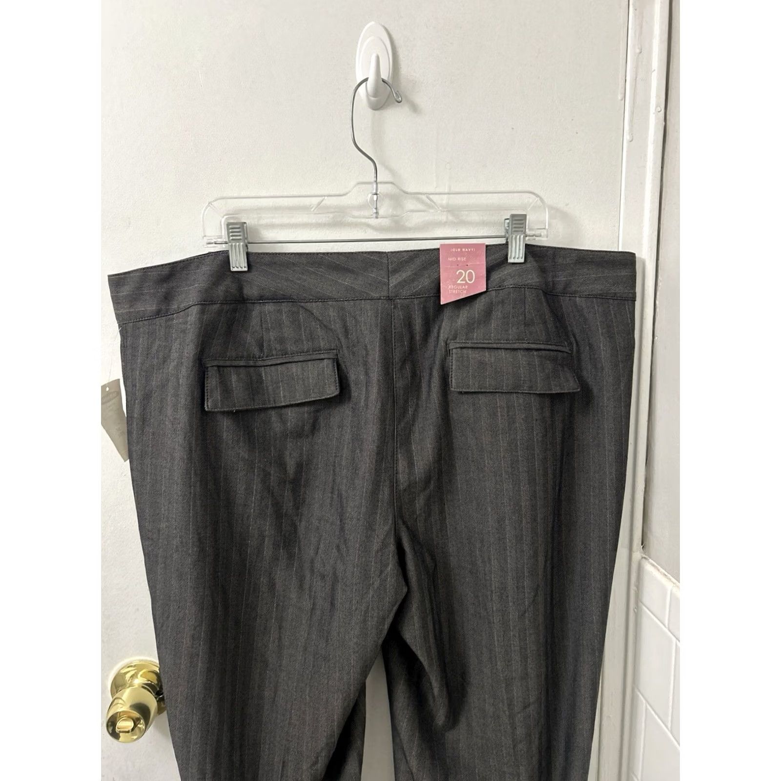 Old Navy Old Navy Dress Pants Womens Regular Size 42x33 Grey Herringbone Pinstripe Wide-Leg Cuffed NWT Size 28" / US 6 / IT 42 - 7 Thumbnail