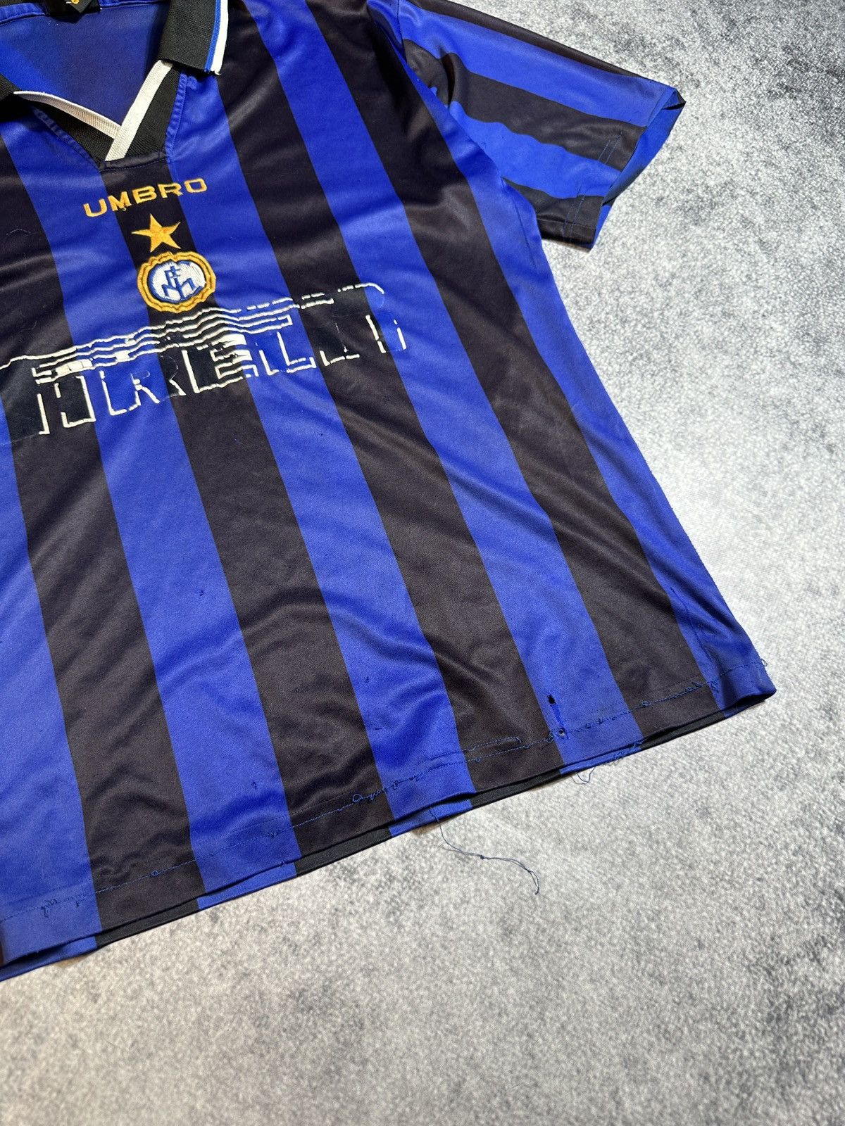 Umbro × Vintage Vintage Inter Umbro Pirelli Soccer Jersey 90s Very Rare L Size US L / EU 52-54 / 3 - 3 Thumbnail