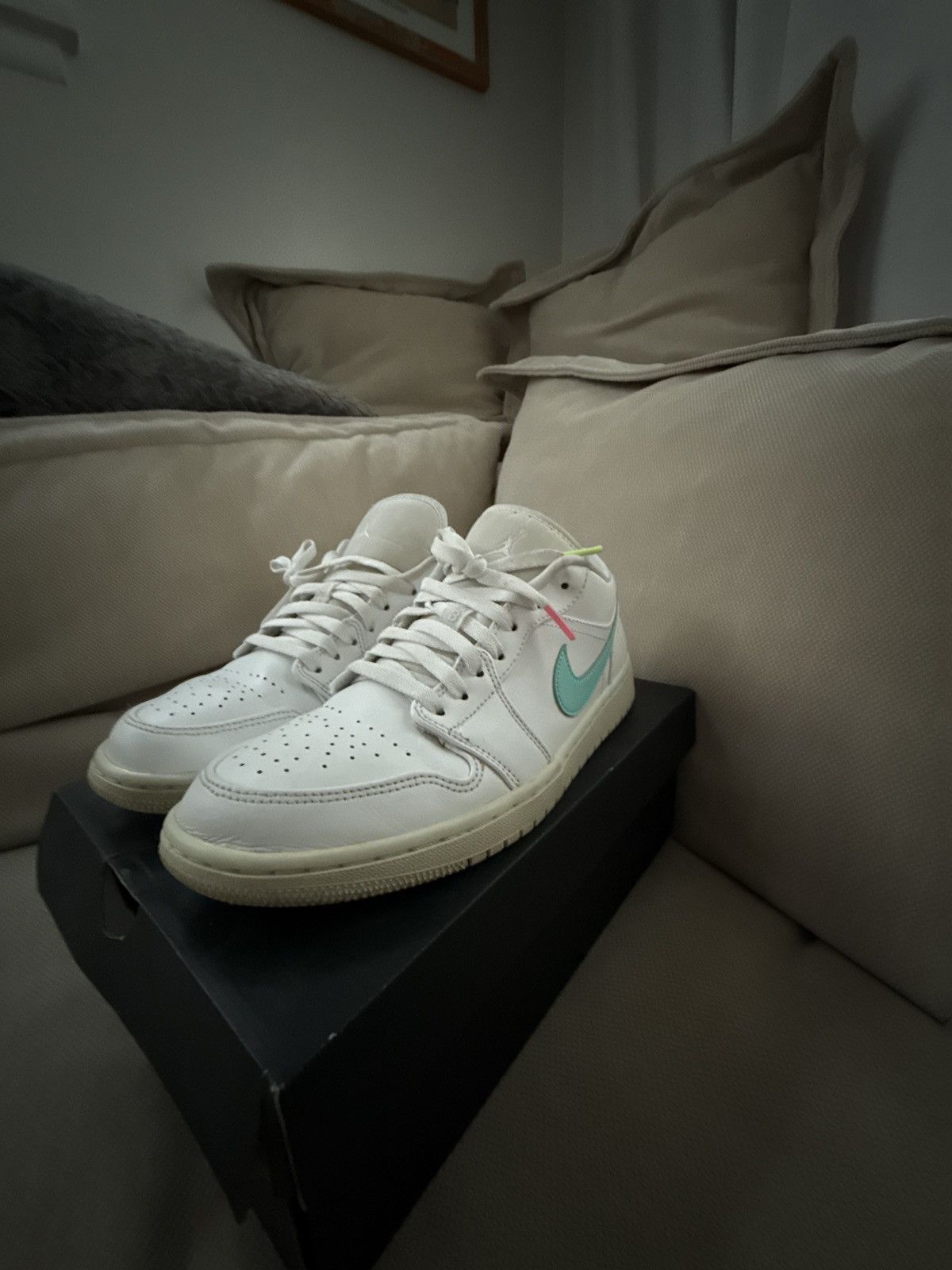 Jordan Brand Jordan 1 Low White/Multi-Color-Light Aqua Blanc Size US 9.5 / EU 42-43 - 3 Thumbnail