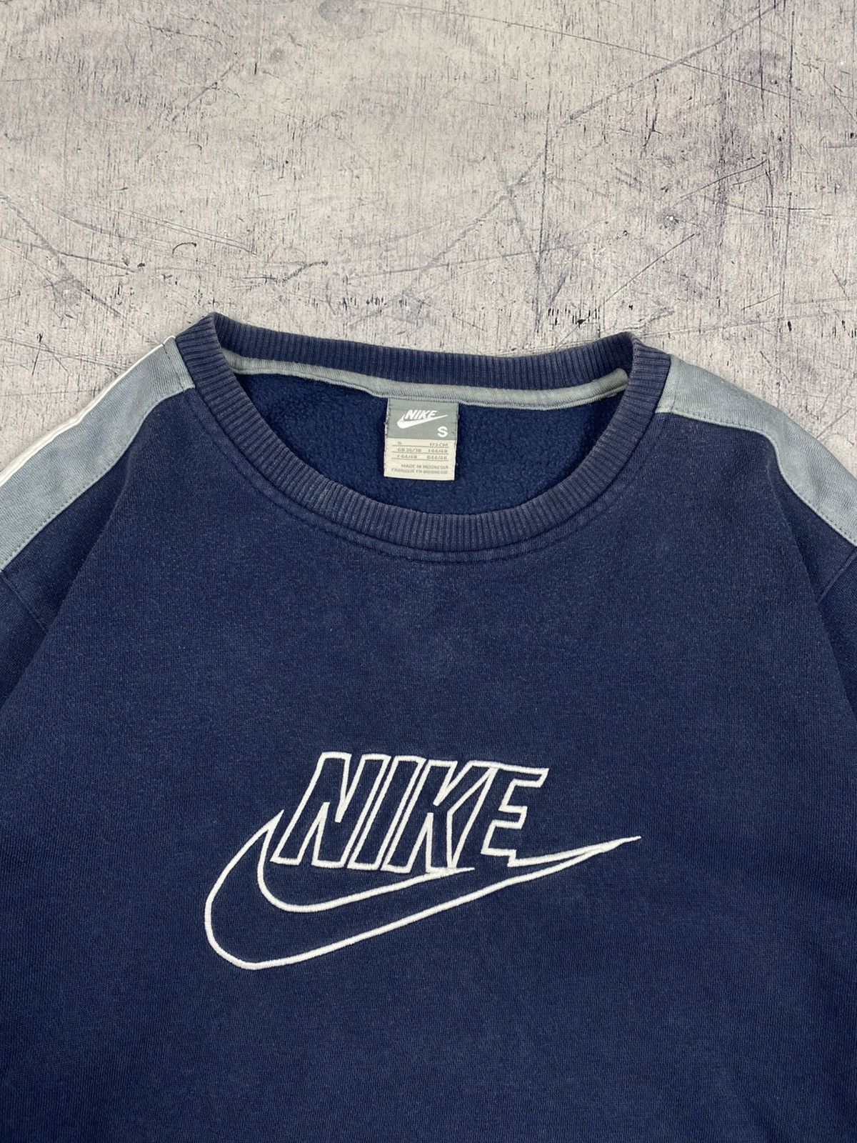 Nike Vintage Nike Swoosh Embroidered Logo Crewneck Sweatshirt Size US S / EU 44-46 / 1 - 5 Thumbnail