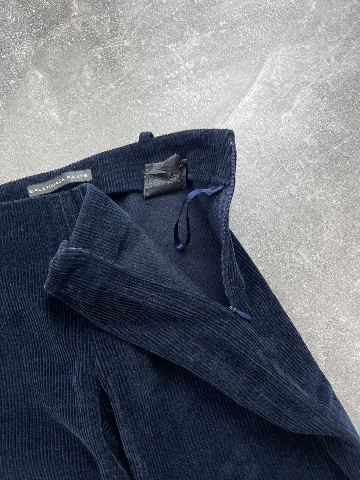 Balenciaga Balenciaga Corduroy Pants Navy Blue Slim Fit Trousers Size 27" / US 4 / IT 40 - 6 Thumbnail