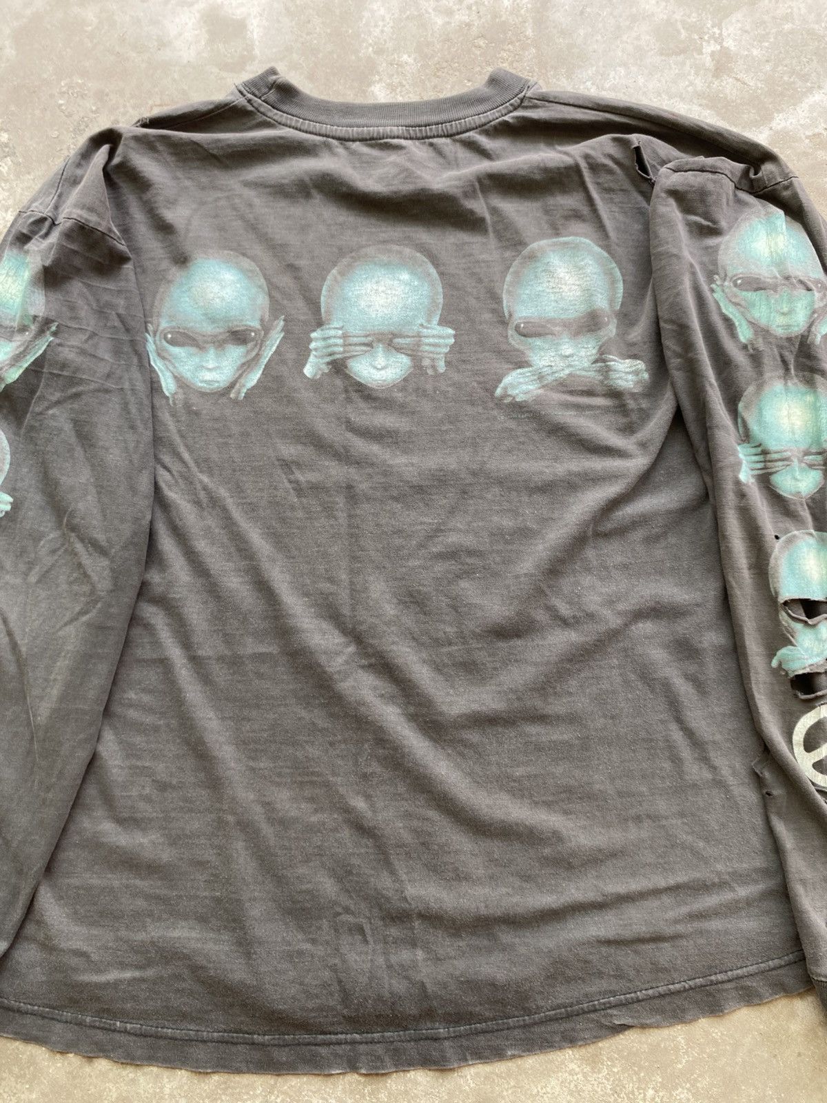 Vintage Sun faded & Distressed Alien 1996 L/S Size US L / EU 52-54 / 3 - 7 Thumbnail