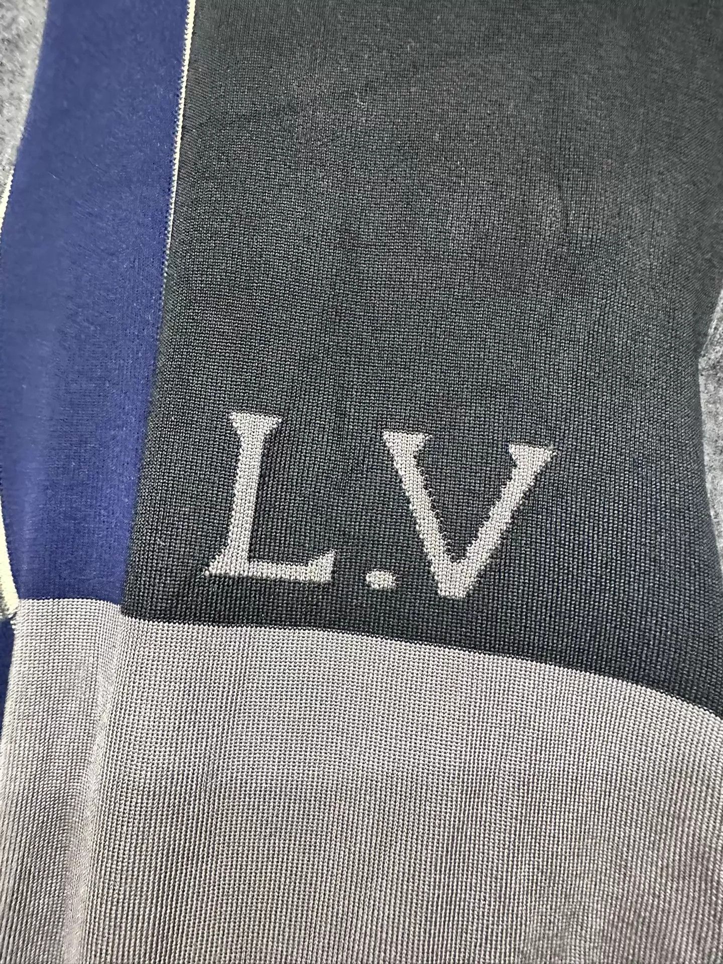 Louis Vuitton Louis Vuitton XS Top 38S 82B 58L Size XS / US 0-2 / IT 36-38 - 5 Thumbnail