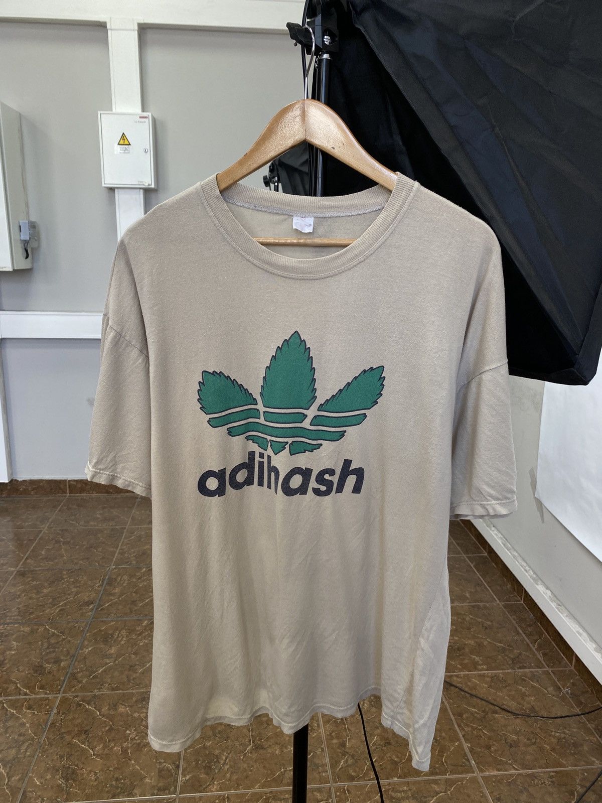 Adidas × Rap Tees × Vintage Vintage 90s Cannabis Adihash T-Shirt Marijuana Rare Y2K Hype Size US XL / EU 56 / 4 - 1 Thumbnail