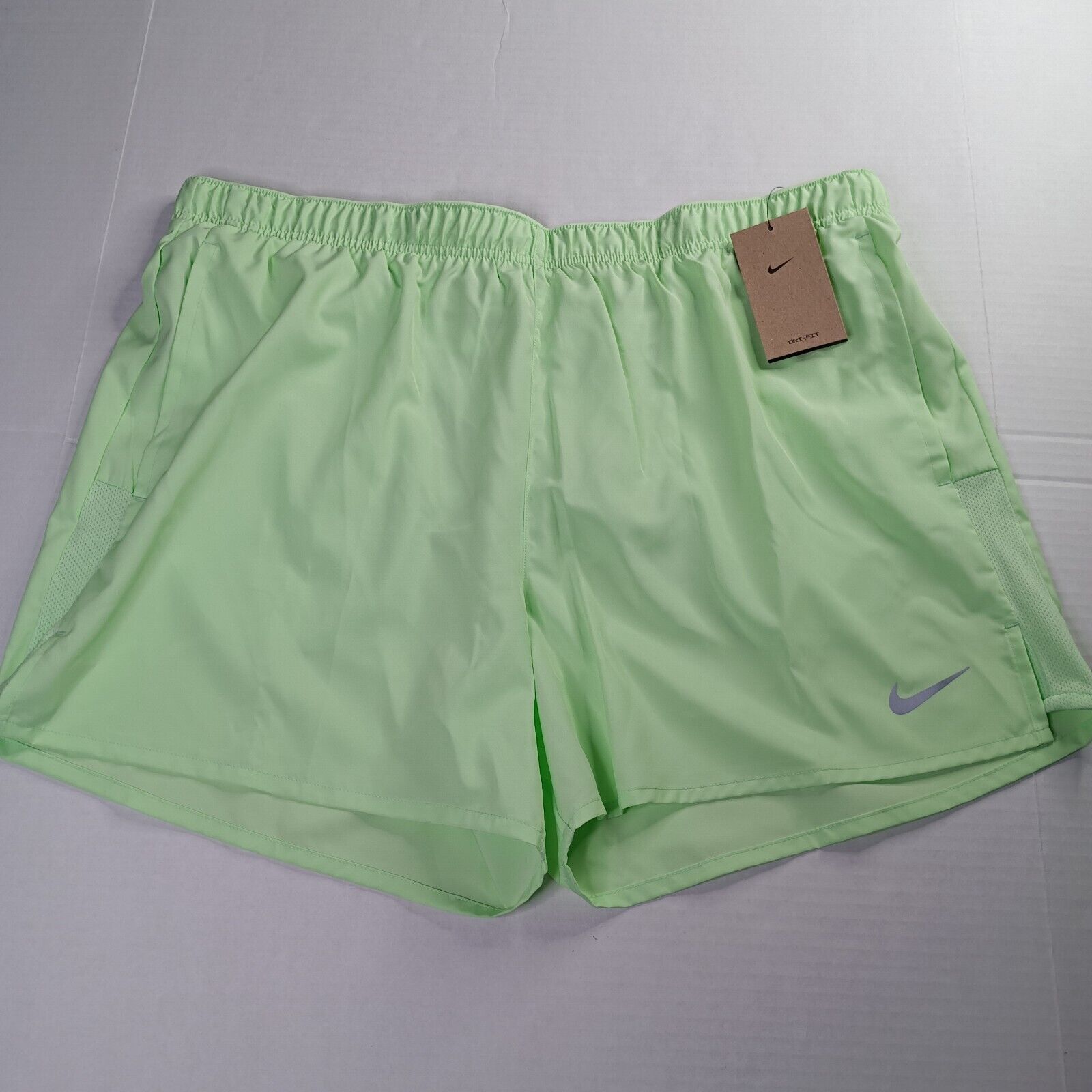 Nike Nike Challenger Running Shorts DRI-FIT Men's 2XL Vapor Green Size US 40 / EU 56 - 1 Thumbnail