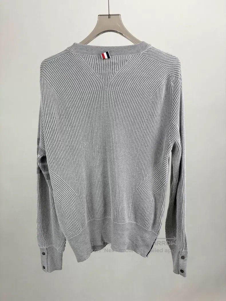 Thom Browne Thom Browne Four-stripe gray sweater Size US M / EU 48-50 / 2 - 2 Thumbnail