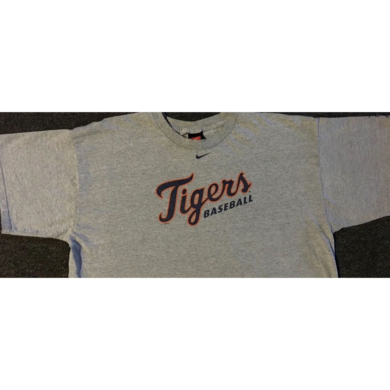 Travis Scott VINTAGE Nike Detroit Tigers Faded Center Swoosh Shirt XL Gray Men Short Sleeve T-Shirt 90s Grunge Hip Hop Retro Baseball Logo Sports USA USA Mens Size US XL / EU 56 / 4 - 6 Thumbnail