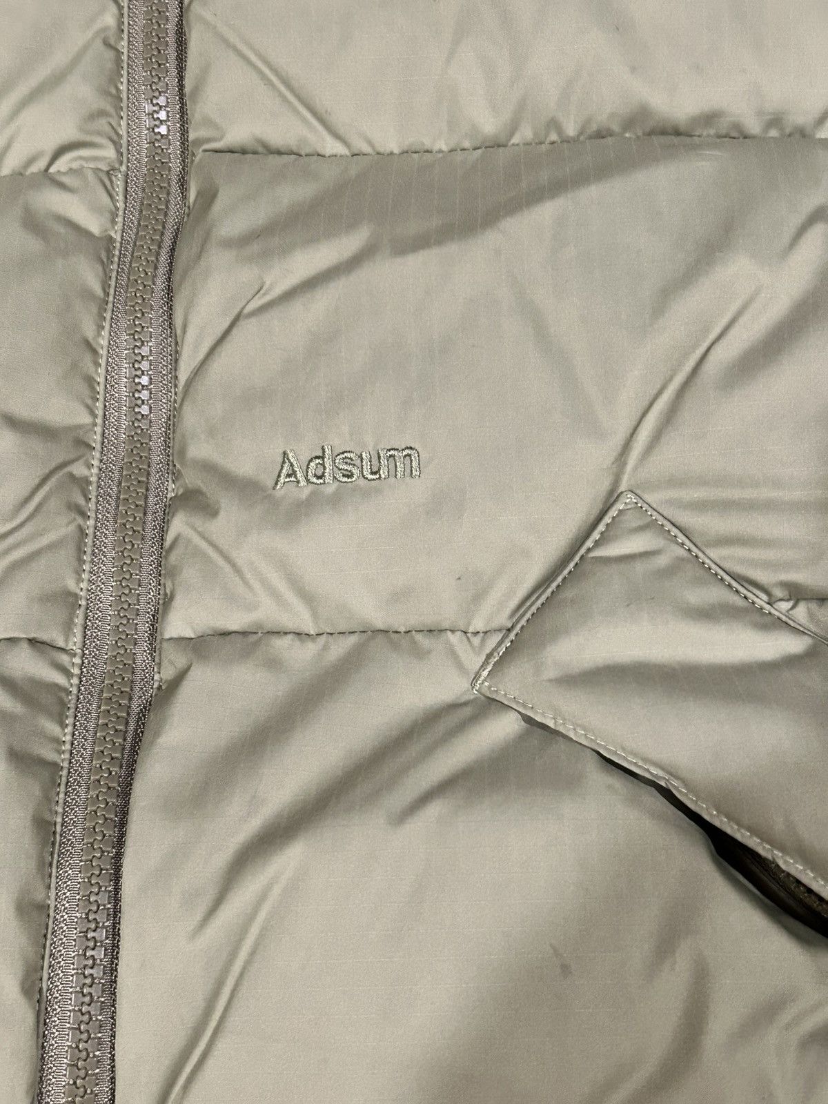 Adsum Adsum Alpine Puffer Jacket 2022 Moss Green size L MSRP $570 Size US L / EU 52-54 / 3 - 18 Thumbnail