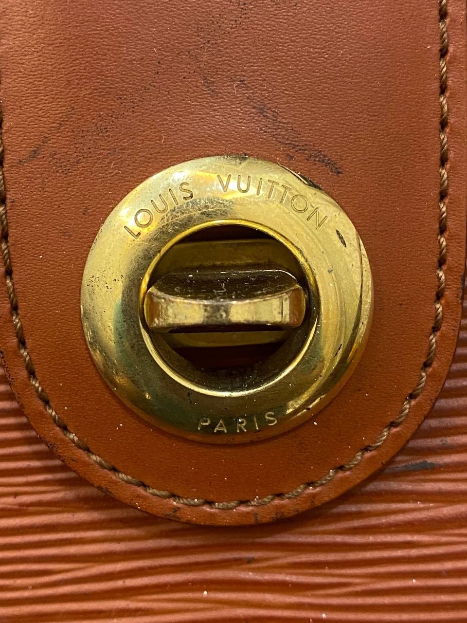 Louis Vuitton Louis Vuitton Epi Leather Capuchin Shoulder Bag Kenyan Brown Size ONE SIZE - 12 Thumbnail