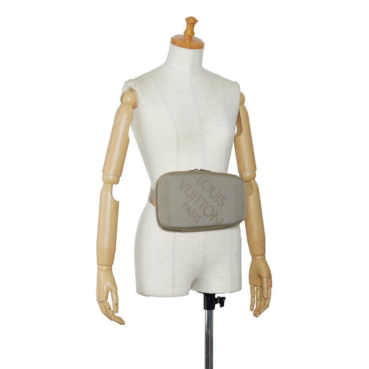 Louis Vuitton Authentic Louis Vuitton Damier Geant Mage Bum/Belt Bag Size ONE SIZE - 13 Thumbnail