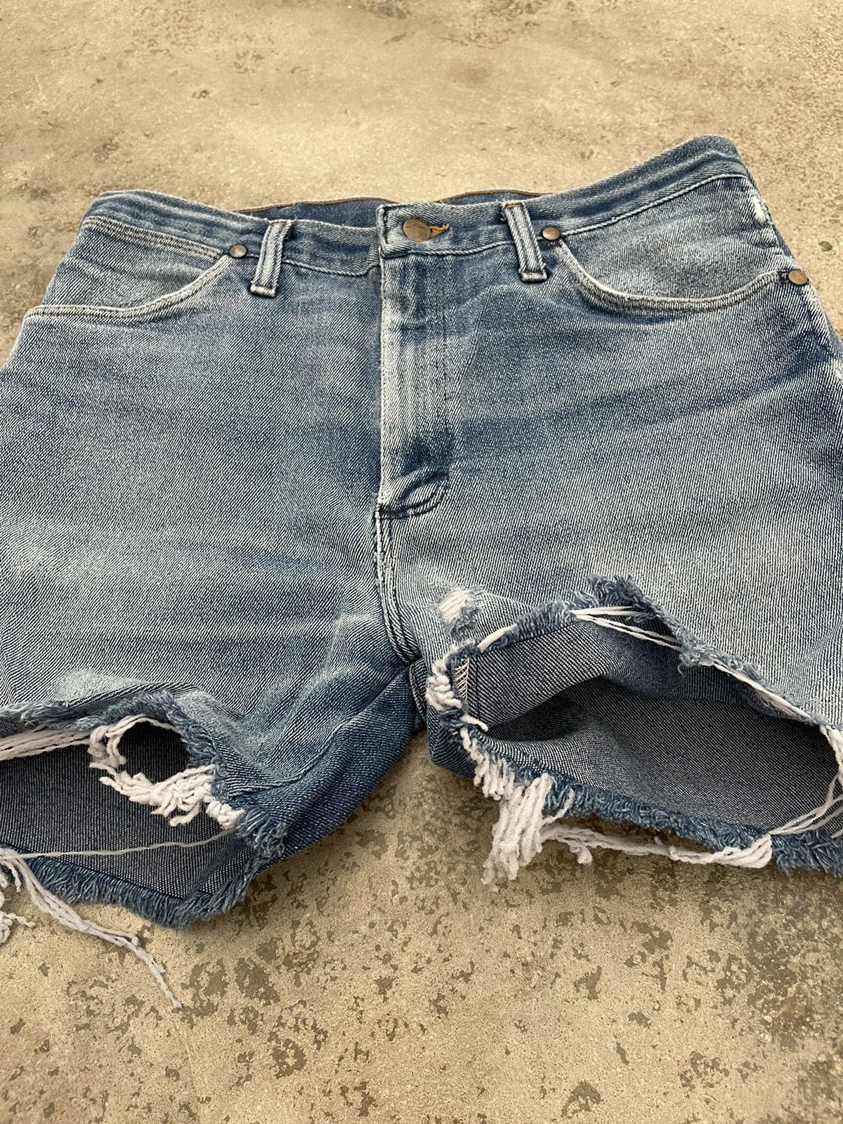 Wrangler Vintage Wrangler USA Distressed Denim Size US 35 - 4 Thumbnail