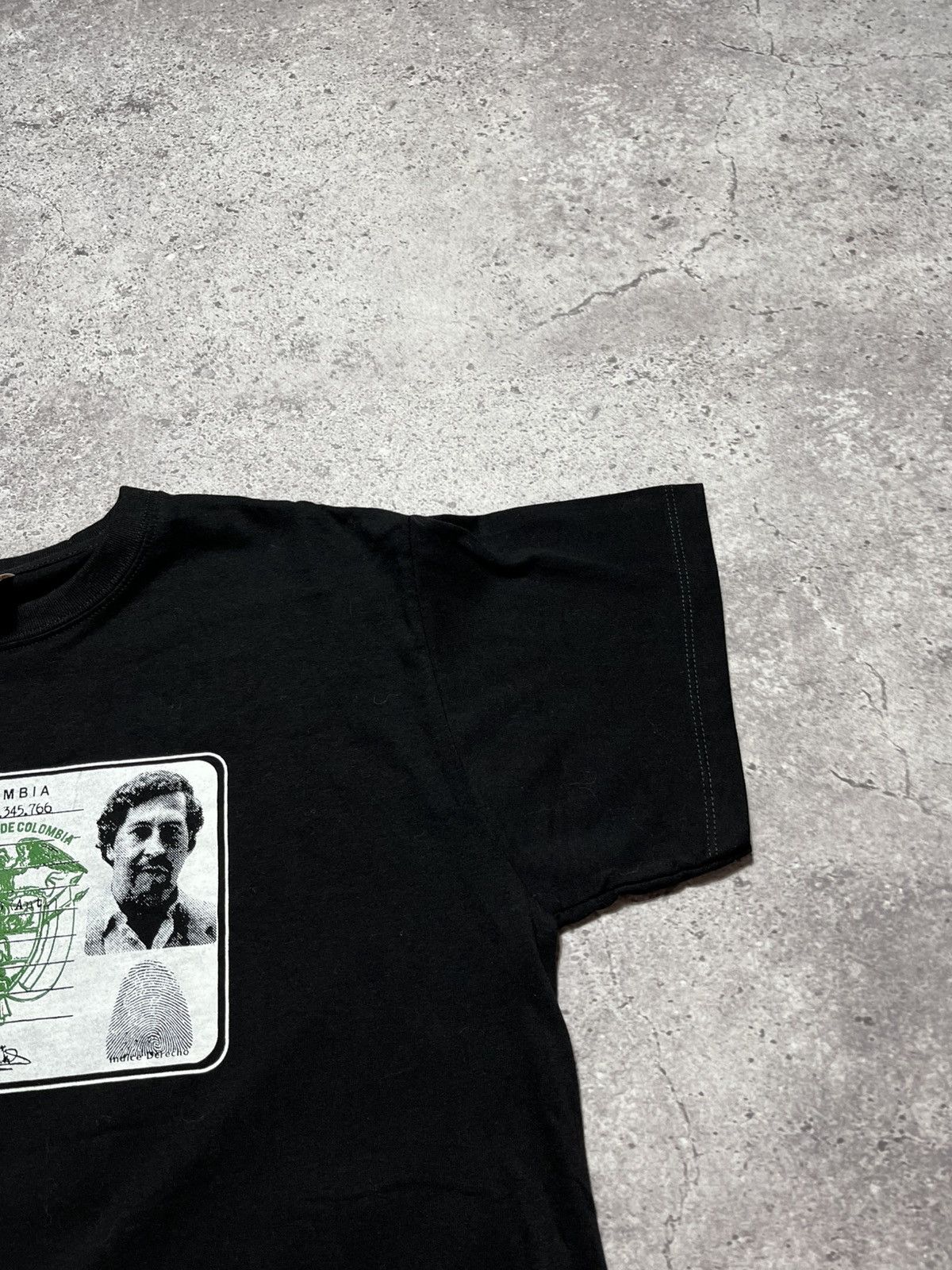 Band Tees Vintage Pablo Escobar Colombia Passport Tshirt Size US XL / EU 56 / 4 - 7 Thumbnail