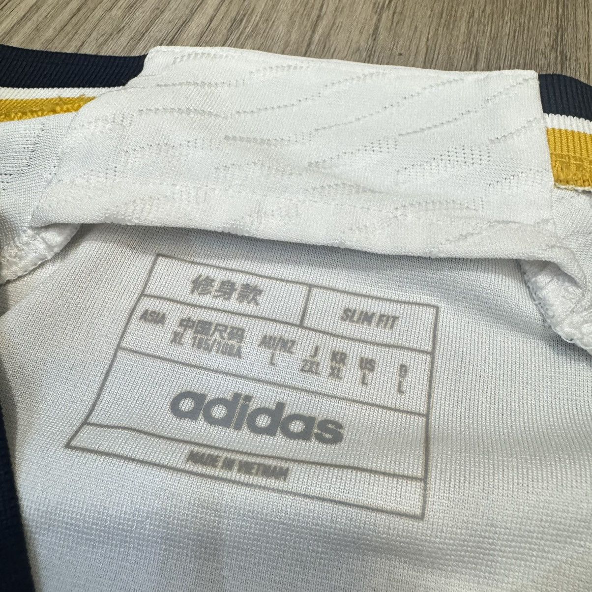 Adidas Real madrid 23/24 player issue home shirt #5 Bellingham Size US L / EU 52-54 / 3 - 7 Thumbnail