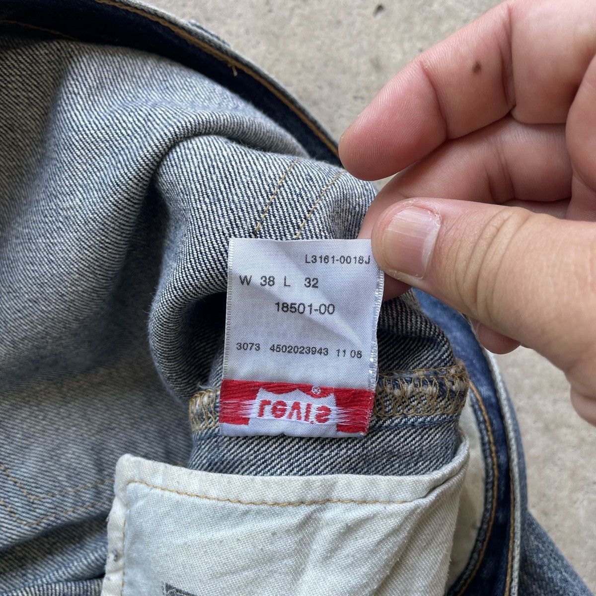 Jean × Levi's × Vintage Vintage Levi’s 501 Distressed Fly Button Faded Jeans Pants Size US 36 / EU 52 - 10 Thumbnail