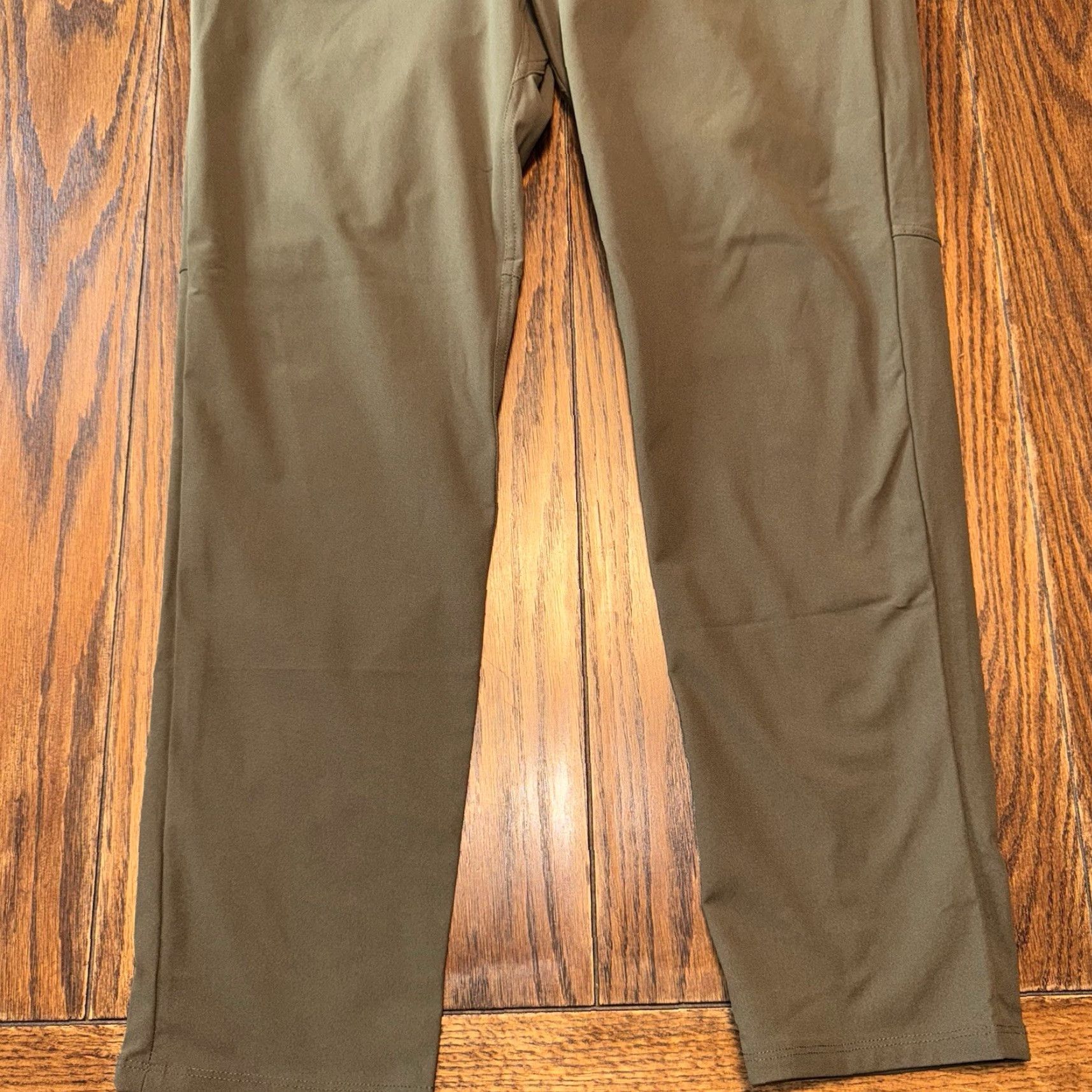 Lululemon Lululemon Men’s Green Pants Regular Size 36x31 Zip Pocket Stretch Pockets Activewear Trousers City Classic Size US 35 - 2 Thumbnail