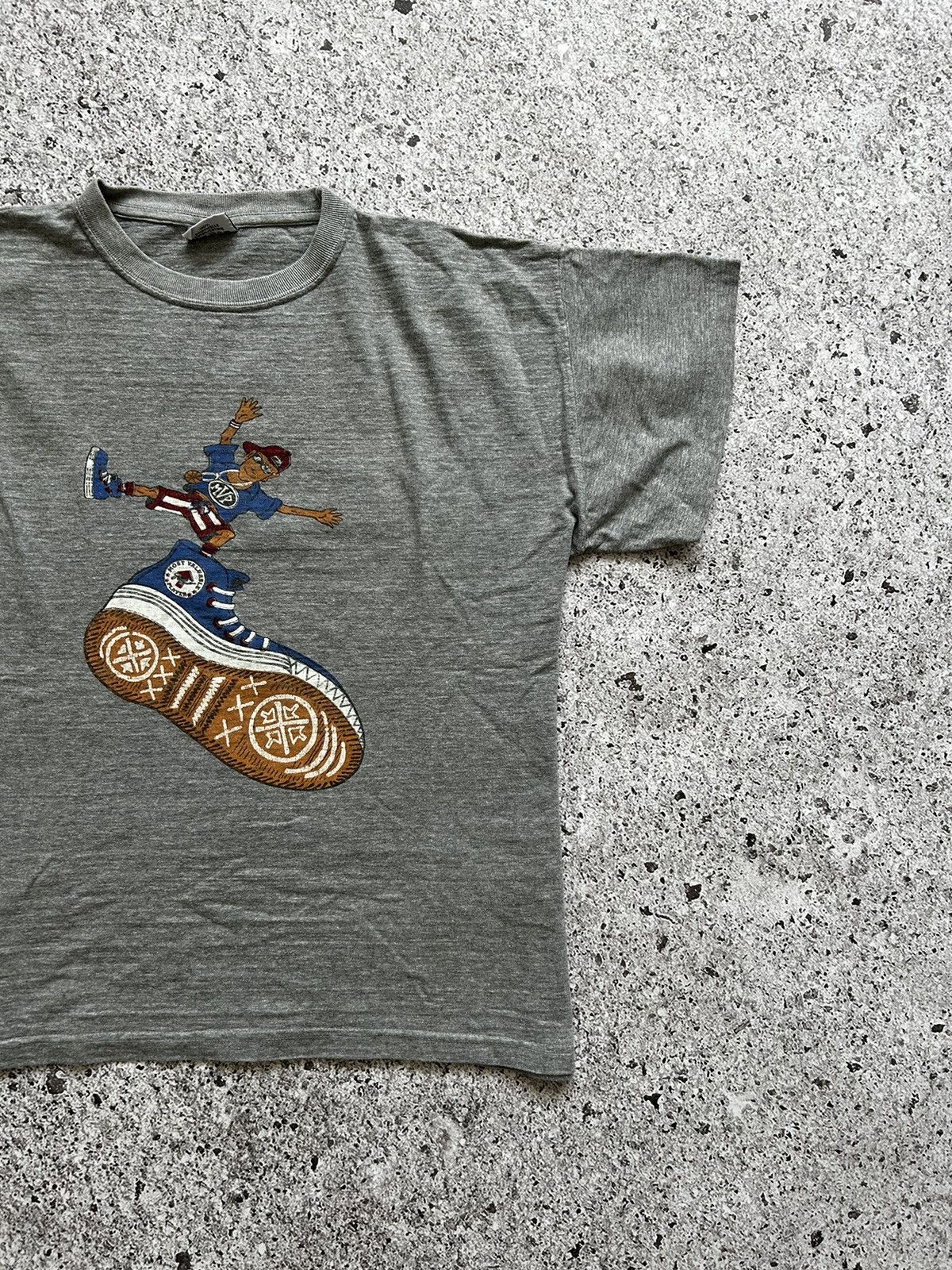 Vintage Vintage 90’s Graphic Tshirt Skateboarder Man with skateboard Size US M / EU 48-50 / 2 - 3 Thumbnail