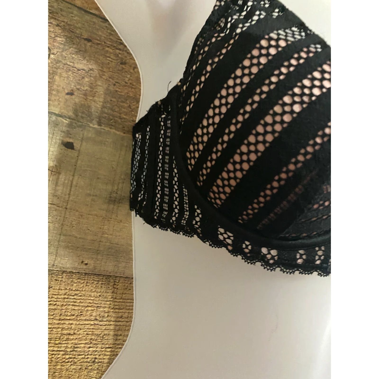 Victoria's Secret Victoria's Secret Bra Lined Plunge Black 32C Womens Underwired Size ONE SIZE - 2 Thumbnail