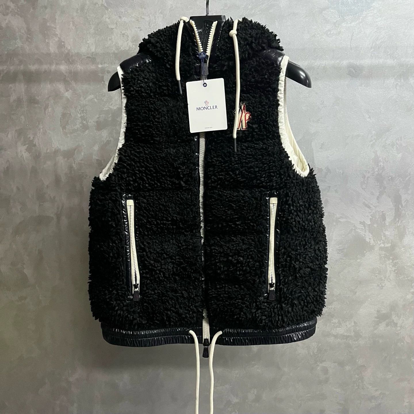 Moncler Moncler Latest Black Logo Hooded Down Vest Size US L / EU 52-54 / 3 - 1 Thumbnail