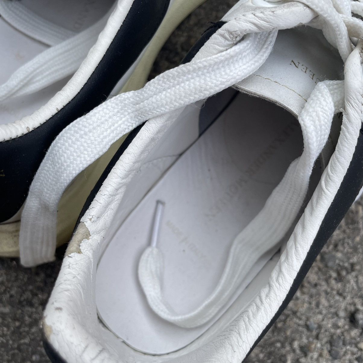 Alexander McQueen Alexander McQueen sneakers low-top leather die shoes Italy Size US 11 / EU 44 - 3 Thumbnail