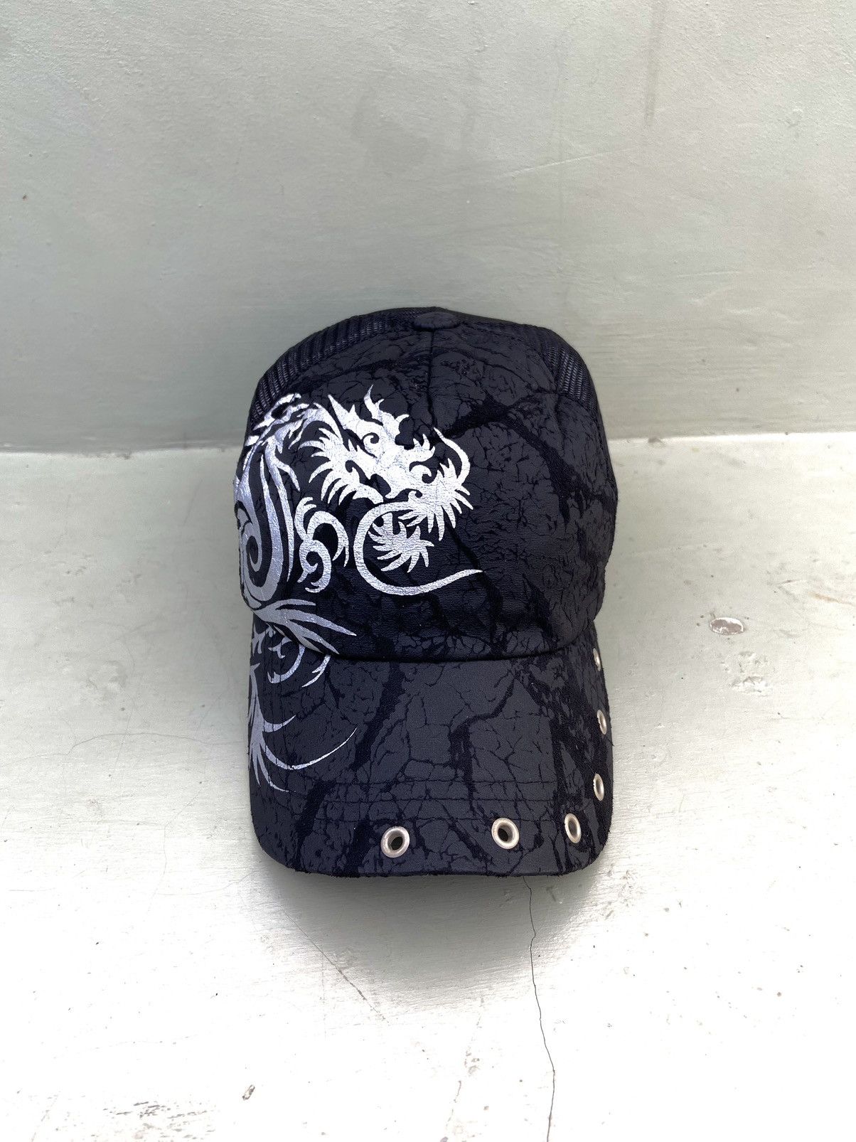 If Six Was Nine 2000s dragon skull trucker hat Size ONE SIZE - 1 Thumbnail