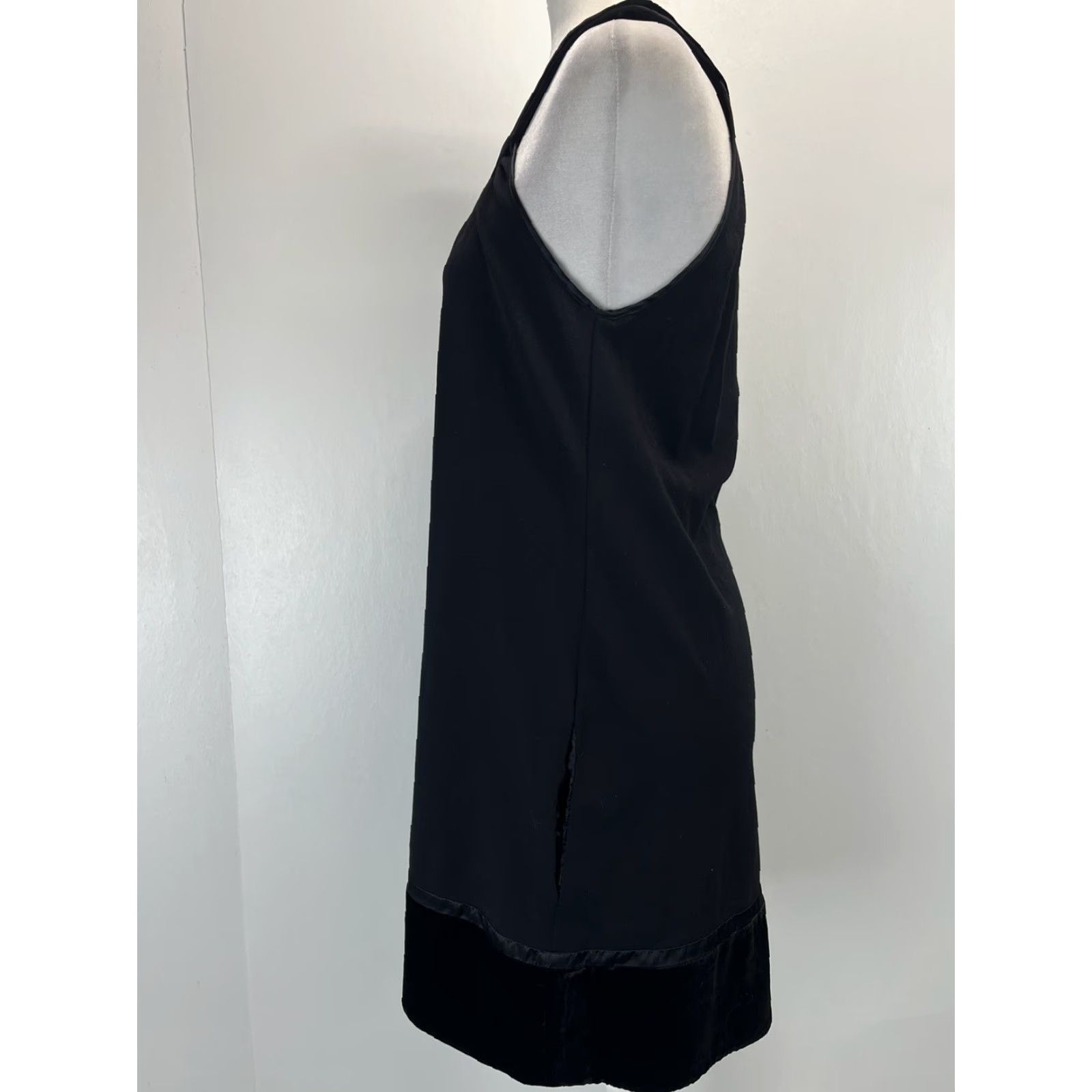 Bcbgmaxazria BCBGMAXAZRIA Dress Shift Small Black Sleeveless Velvet Trim Mini Velvet Dress Womens Sz S Size S / US 4 / IT 40 - 2 Thumbnail