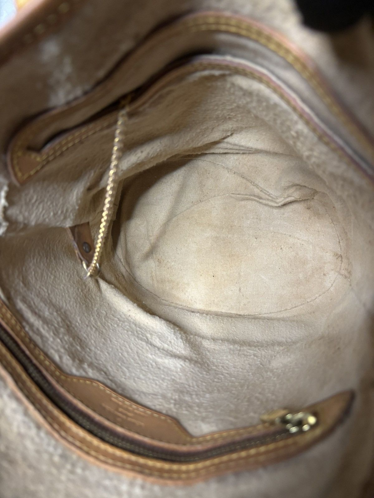 Louis Vuitton (heavy worn) Louis Vuitton Bucket Size ONE SIZE - 6 Thumbnail