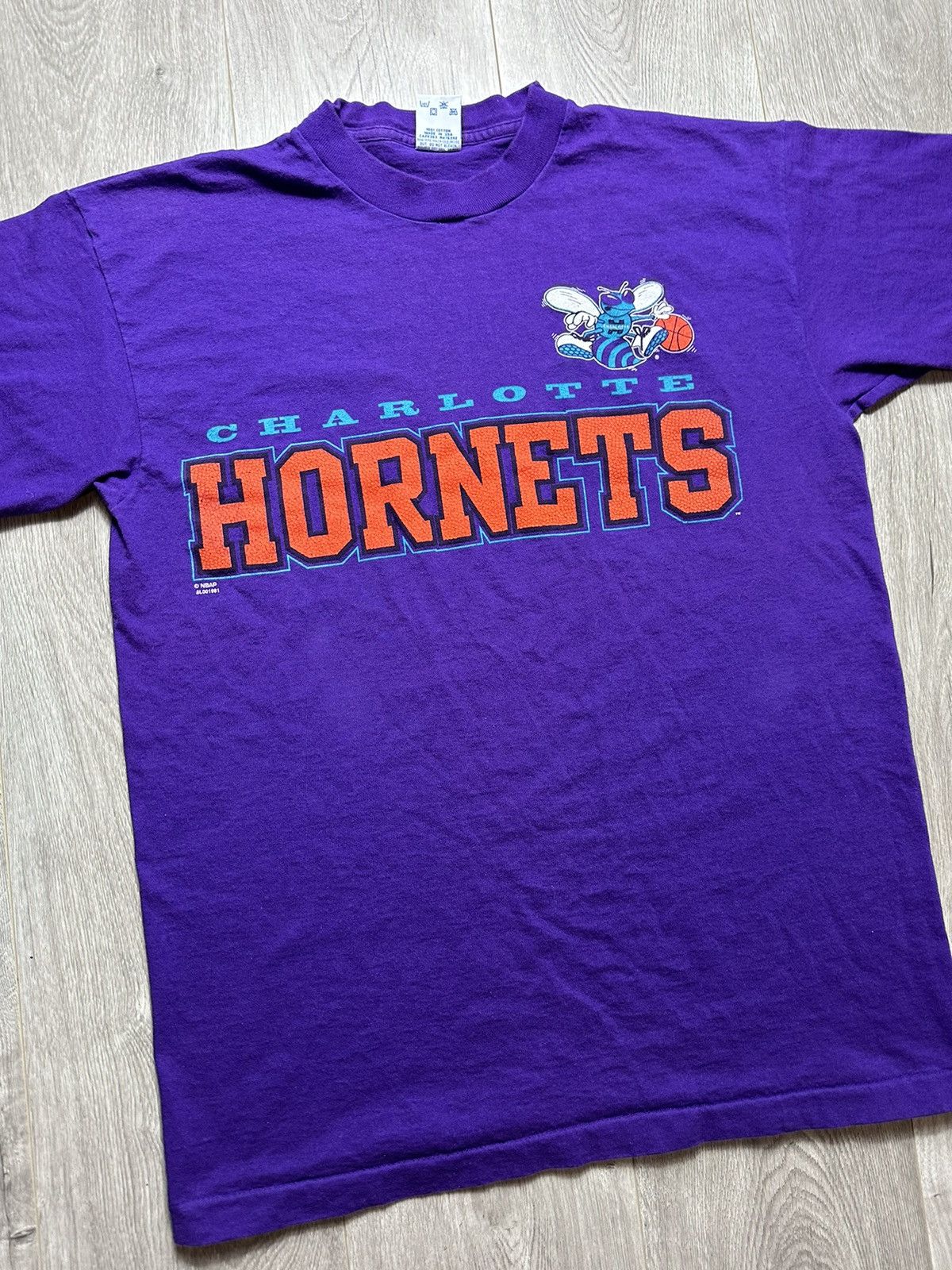 NBA × Salem Sportswear × Vintage Vintage Charlotte Hornets 90s T-Shirt Size US L / EU 52-54 / 3 - 4 Thumbnail