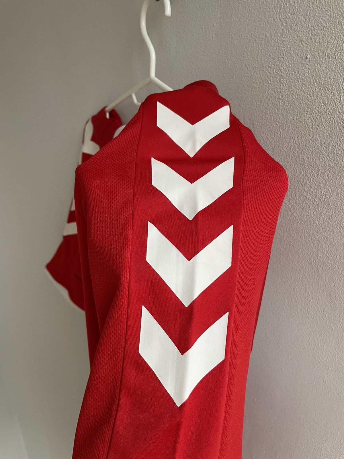 Hummel Middlesbrough 2018 2019 Home Football Shirt Soccer Jersey Size US L / EU 52-54 / 3 - 22 Thumbnail