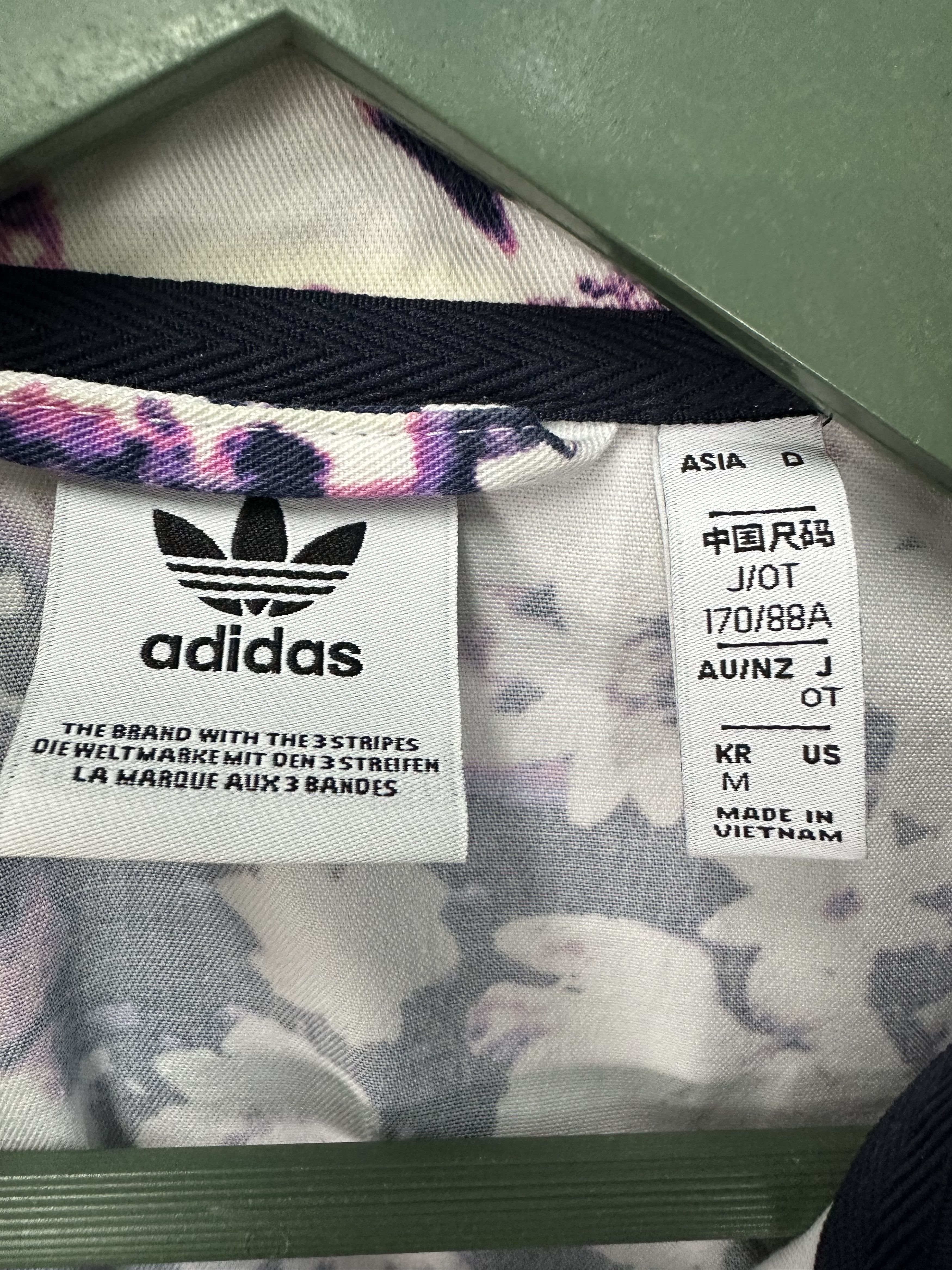 Adidas Adidas Flower Art Baggy Button Jacket Z502 Size US L / EU 52-54 / 3 - 11 Thumbnail