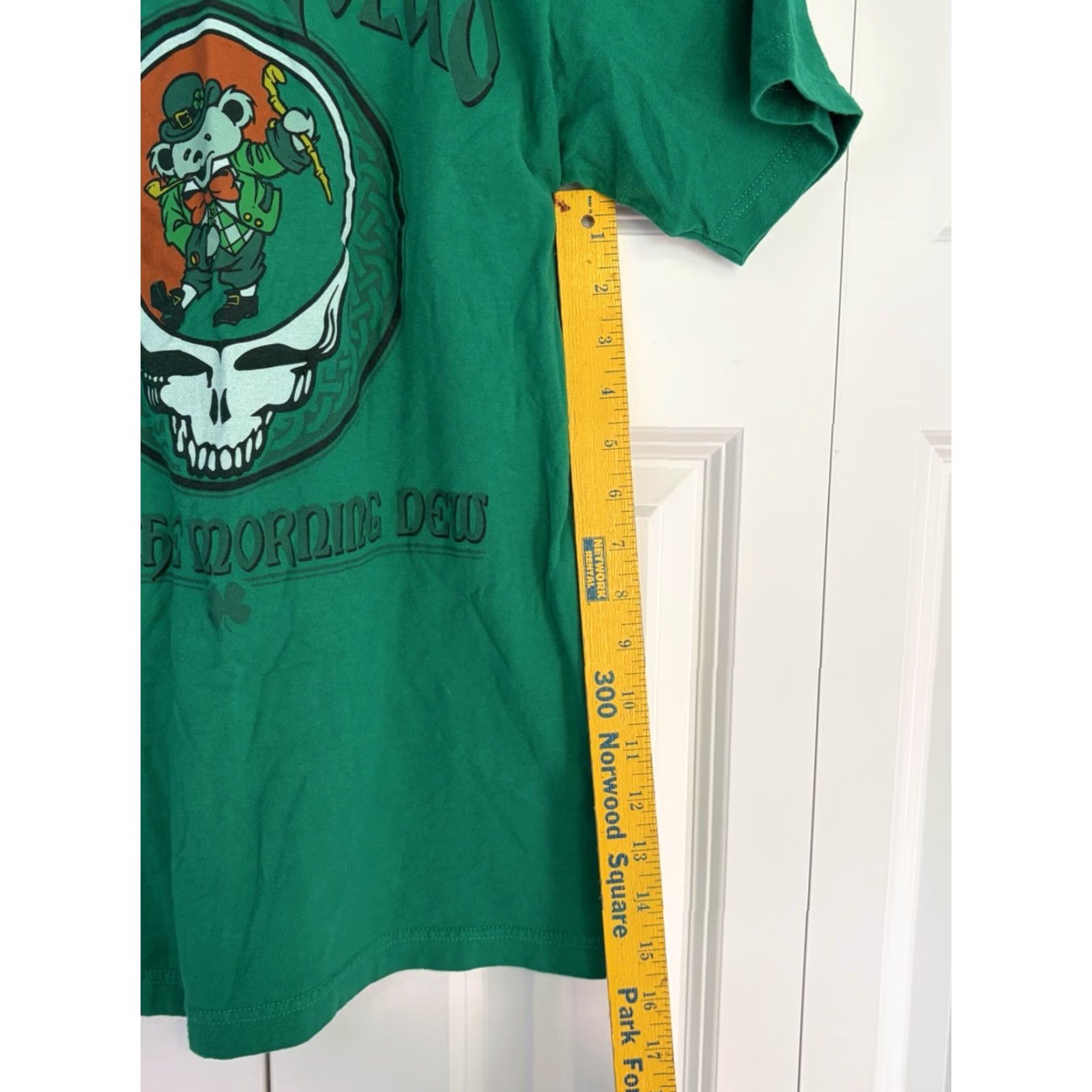 Liquid Blue Mens LIQUID BLUE Grateful Dead Irish Bears T-Shirt M Green Crew Neck Short Sleeve 100% Cotton Graphic Tee 90s Animals Mens Size US M / EU 48-50 / 2 - 4 Thumbnail