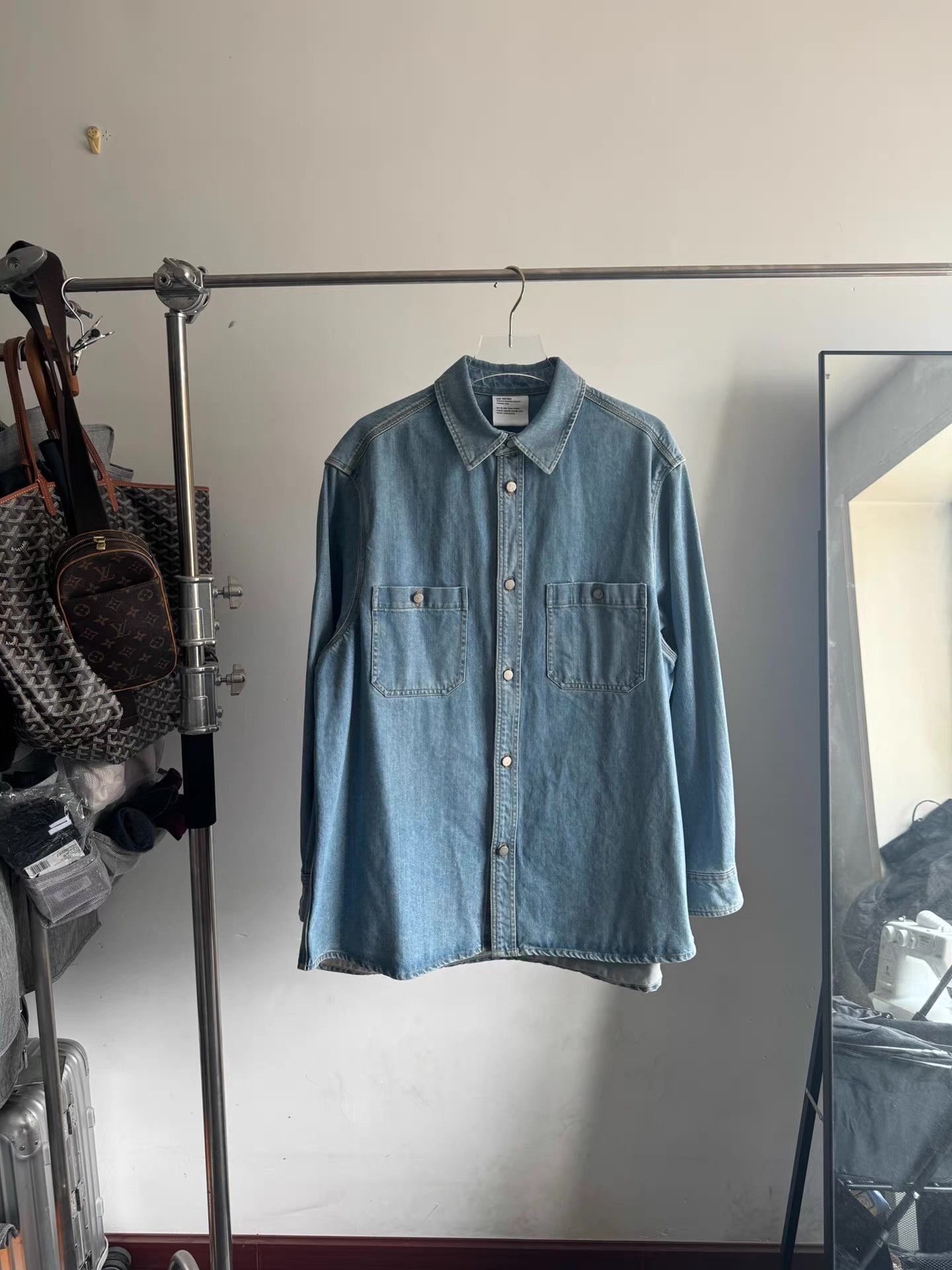 Hed Mayner Hed Mayner denim shirt Q17 Size US XS / EU 42 / 0 - 1 Thumbnail