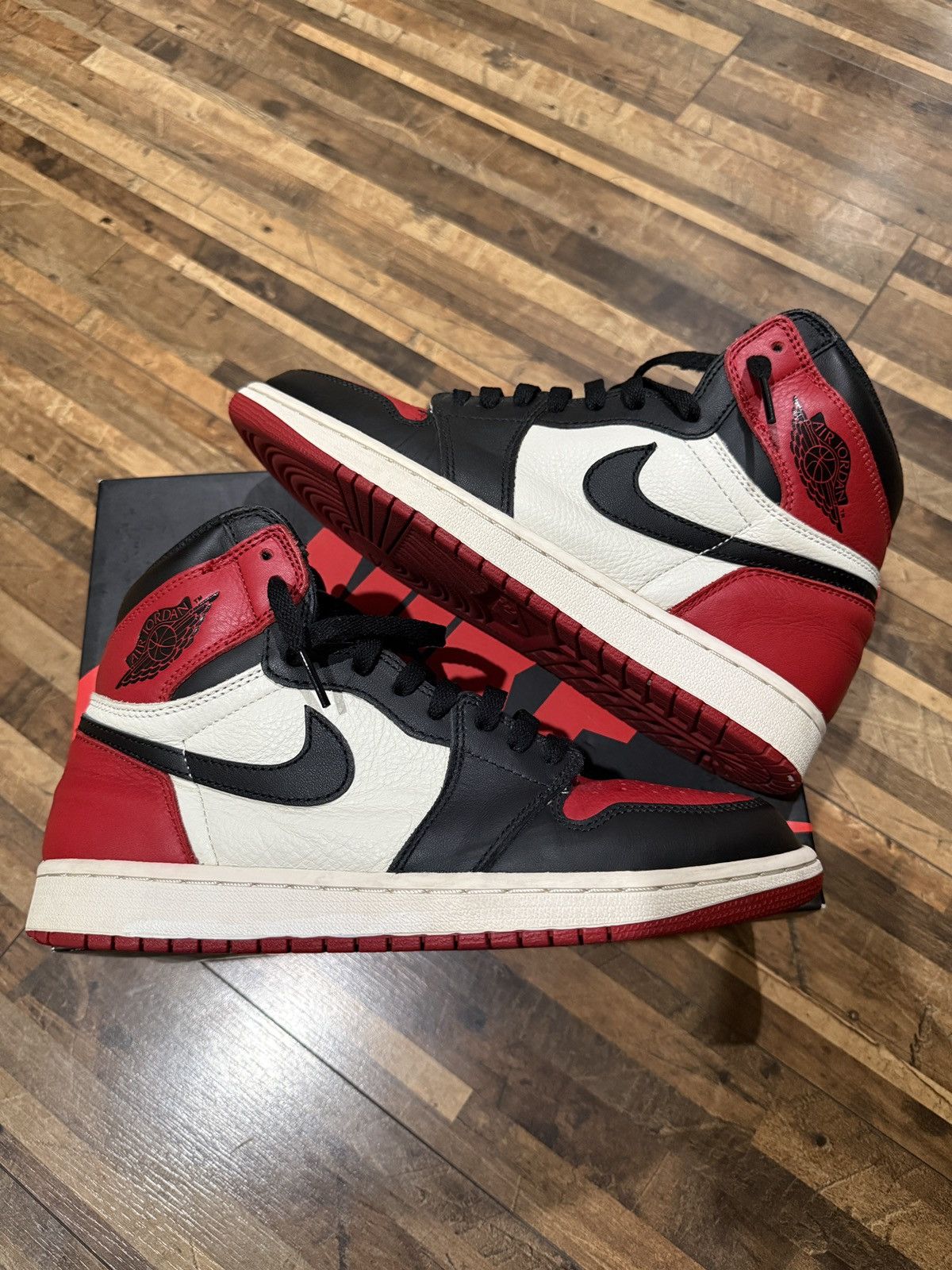 Jordan Brand Nike Air Jordan Retro 1 High Bred Toe Size US 9.5 / EU 42-43 - 2 Thumbnail
