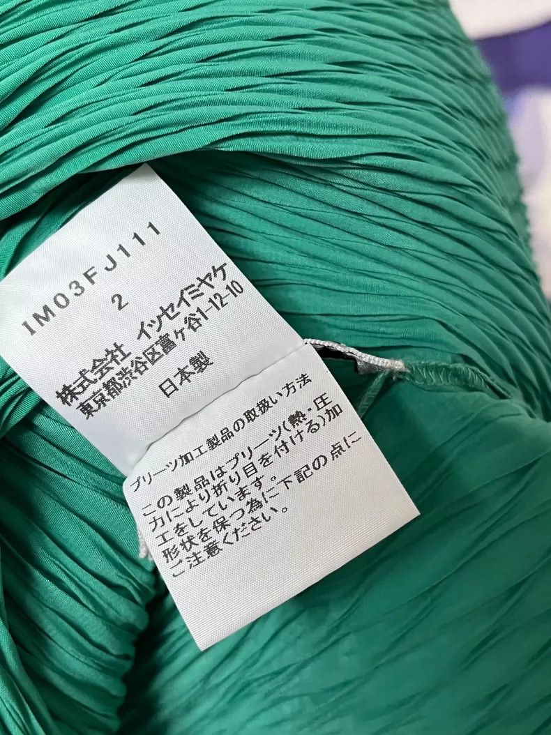 Issey Miyake Issey Miyake size:2 Green main line small fish scale short Size S / US 4 / IT 40 - 5 Thumbnail
