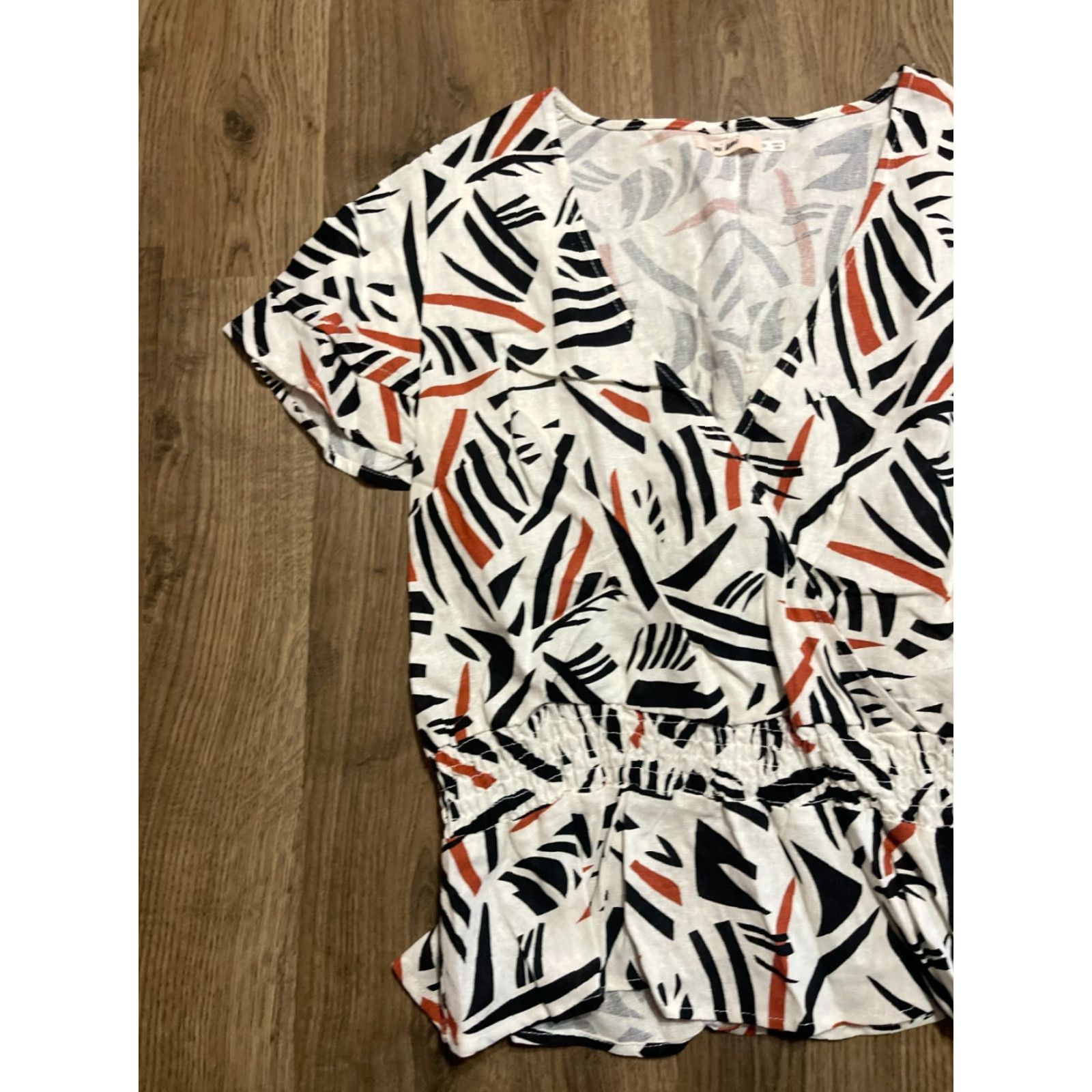 Gloverall Mi Ami Shirt Women's Medium Orange White V-Neck Allover Print Shirt Girls? Size M / US 6-8 / IT 42-44 - 3 Thumbnail