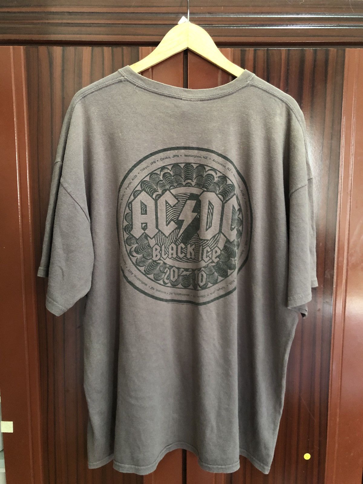 AC/DC 2010 AC/DC Black Ice Tour Tshirts Size US XXL / EU 58 / 5 - 2 Thumbnail