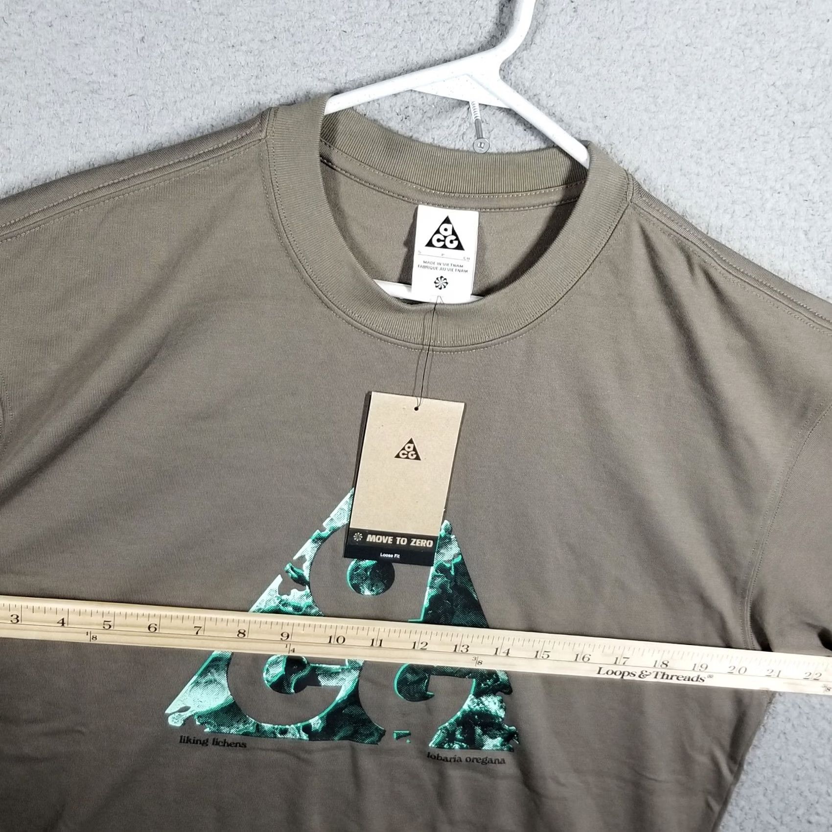 Nike Nike ACG Mount Hood Tee Short Sleeve Crew Neck Adult Small Gray DV9636-040 Mens Shirt Size US S / EU 44-46 / 1 - 6 Thumbnail