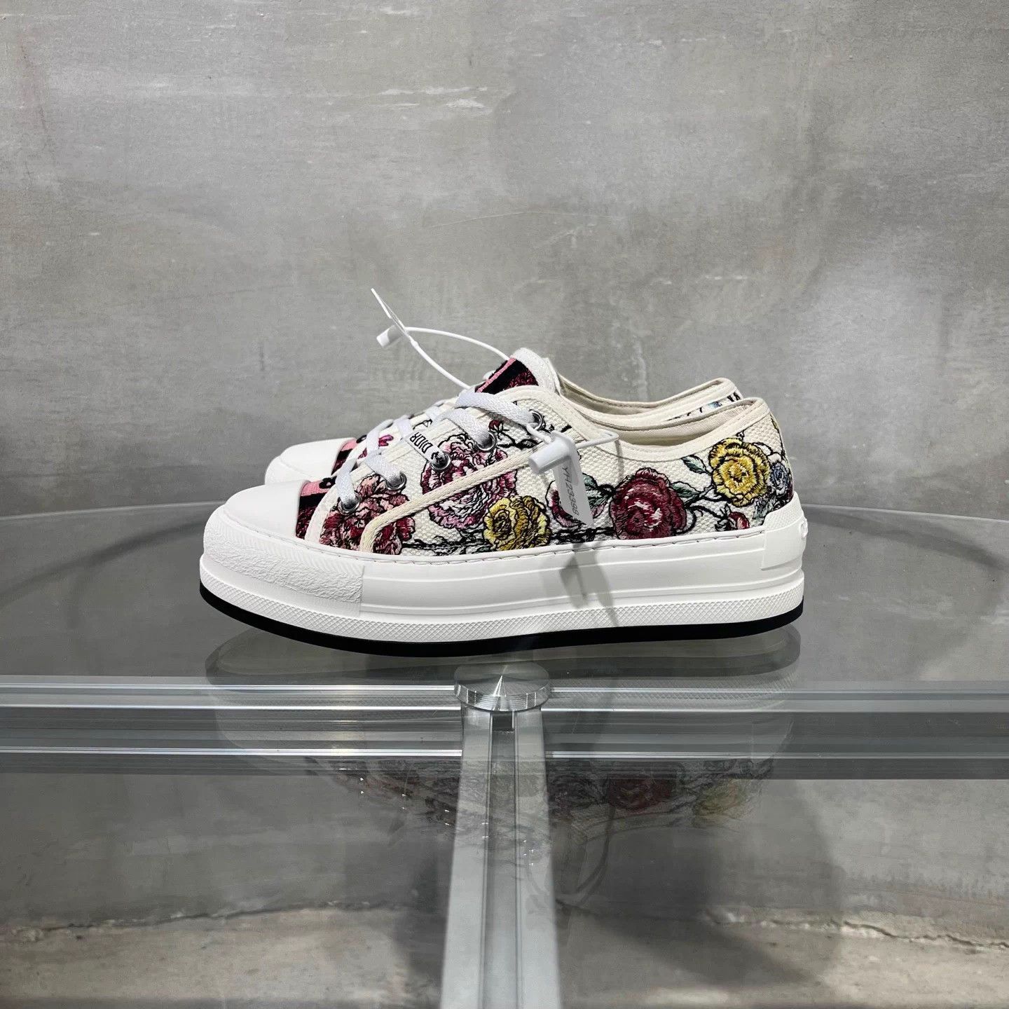 Dior DIOR Walk'n'Dior Embroidered Platform Wmns 37.5 Size US 6.5 / IT 36.5 - 3 Thumbnail