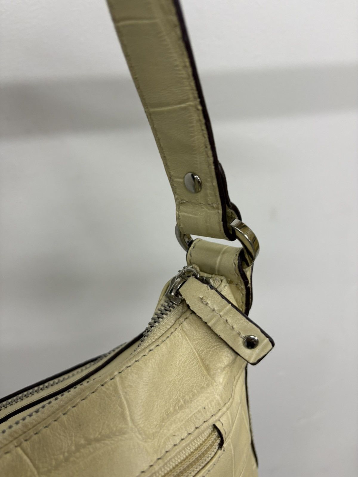 Genuine Leather Vintage Tignanello Ivory Green Leather Bag Y2k Diesel style Size ONE SIZE - 8 Thumbnail