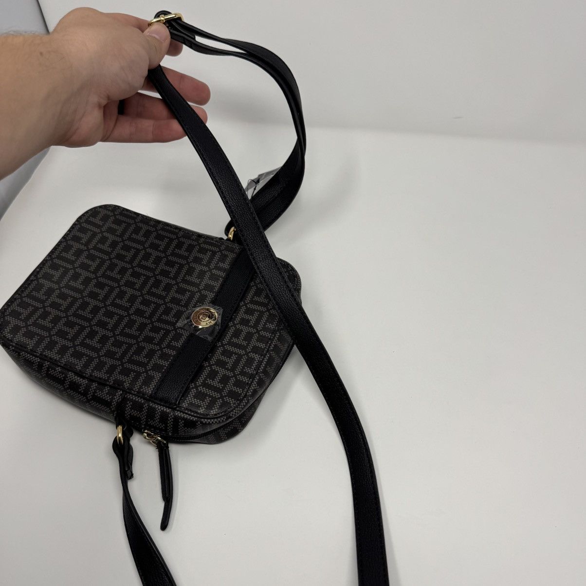 Tommy Hilfiger NWT Tommy Hilfiger Crossbody Monogram Women's Bag Size ONE SIZE - 10 Thumbnail