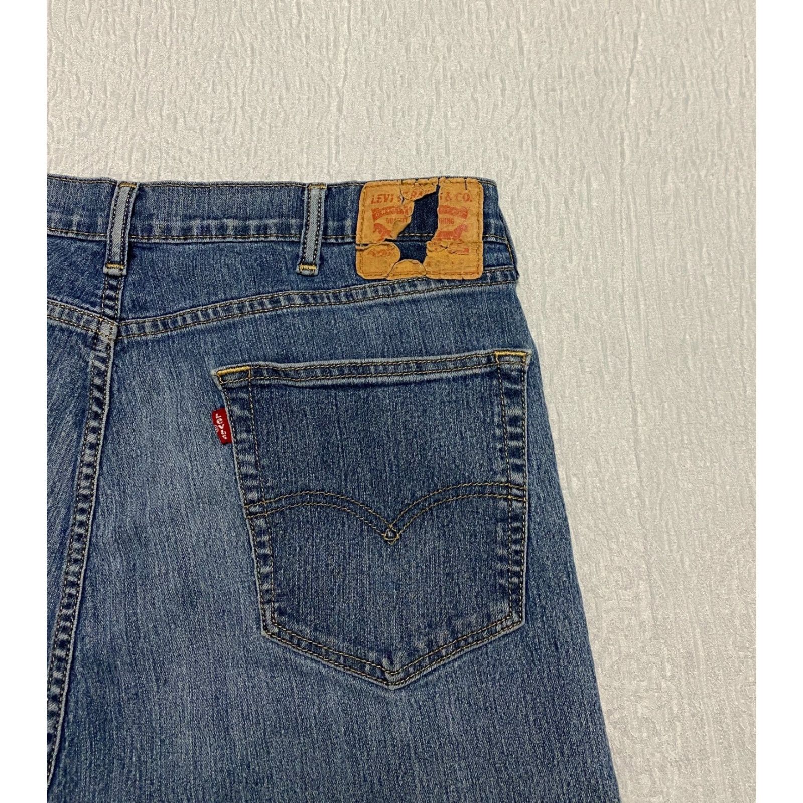 Levi's Levi's Jeans Mens 38x31 Blue Distressed Relaxed 5-Pocket Denim Straight Regular 500 Series Size US 38 / EU 54 - 4 Thumbnail